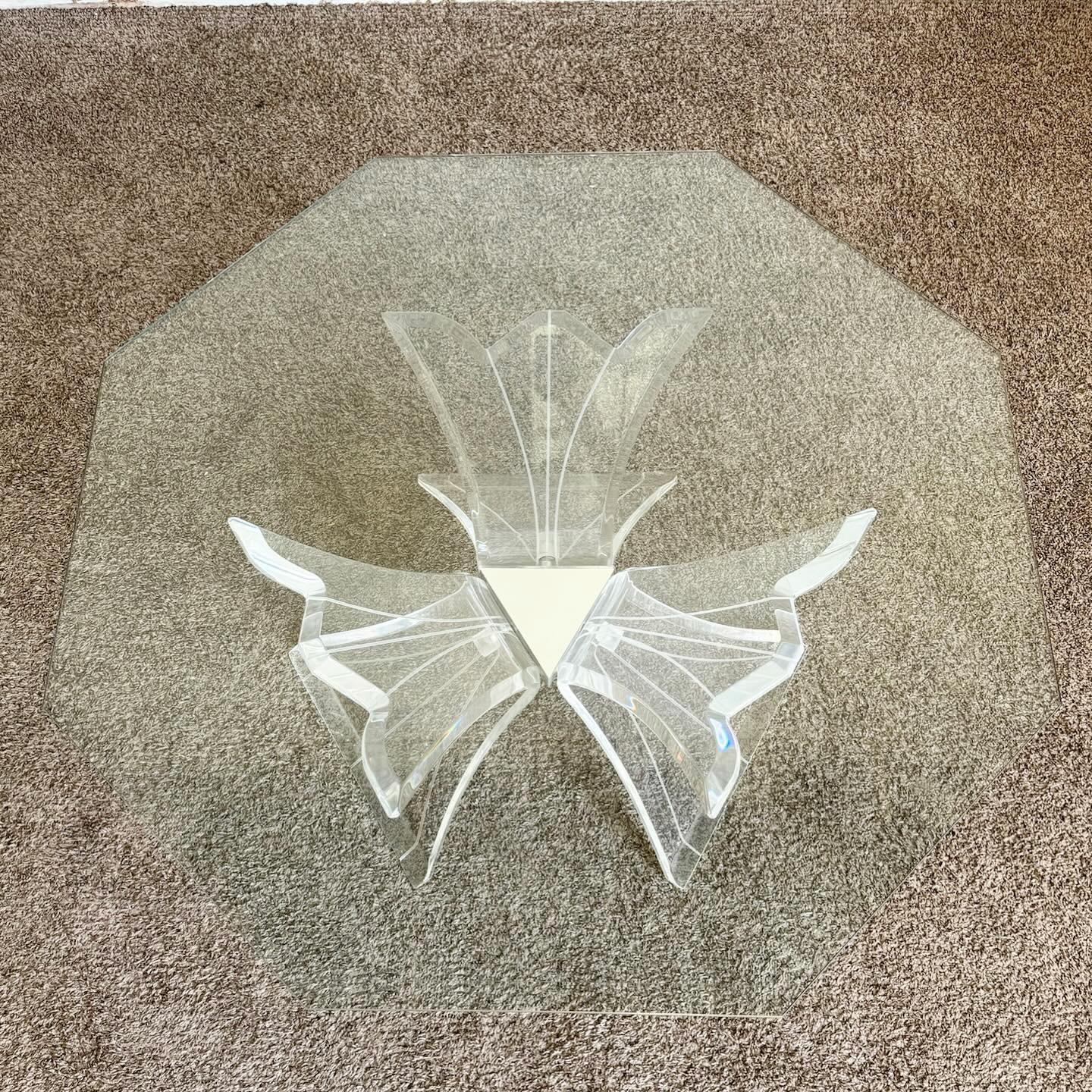 Américain Table basse octogonale postmoderne en verre biseauté Lucite en vente