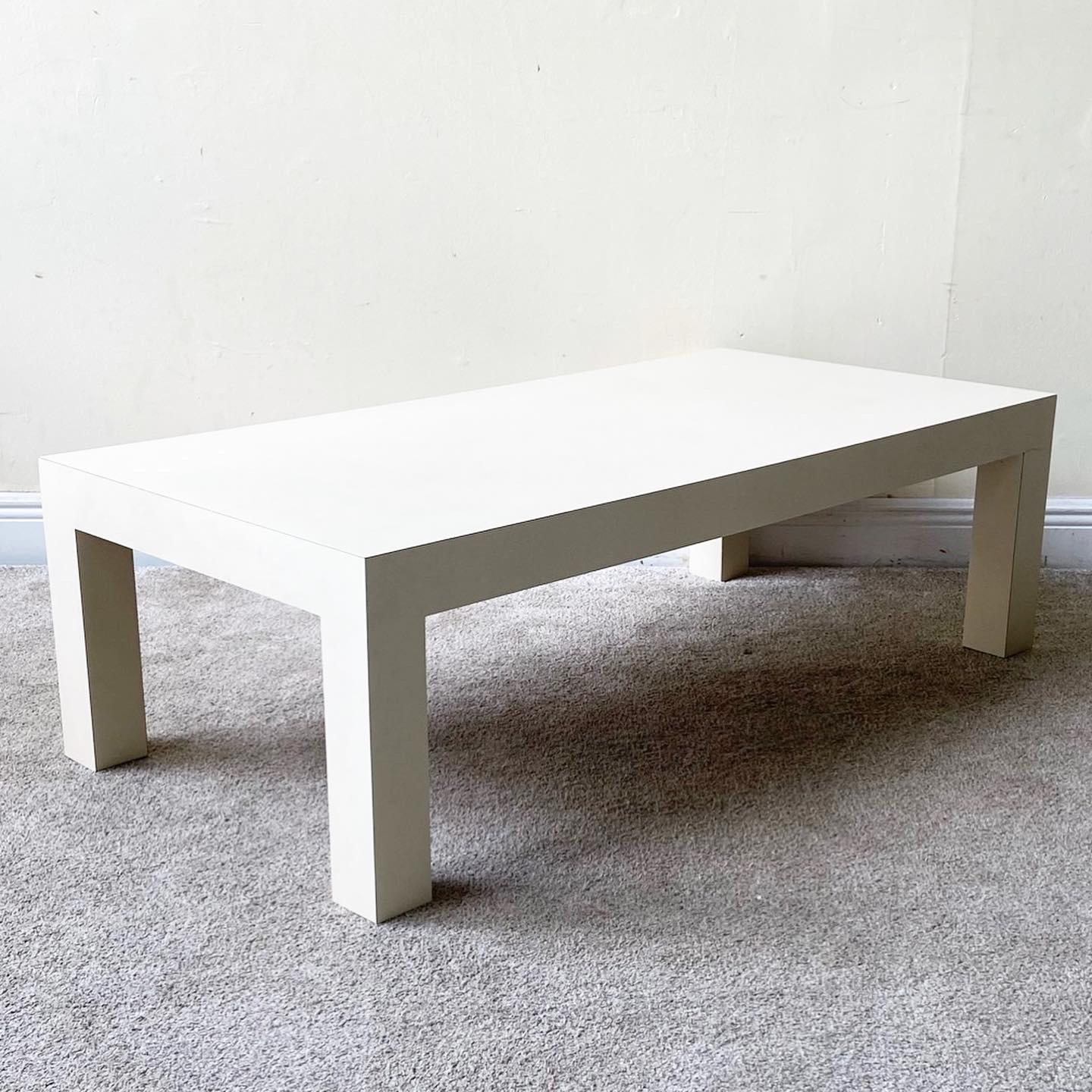 Amazing rectangular Parsons coffee table. Features an off white laminate.

Additional Information:
Material: Wood
Color: Off-White
Style: Postmodern
Time Period: 1980s
Place of origin: USA
Dimension: 48ʺ W × 24ʺ D × 15ʺ H