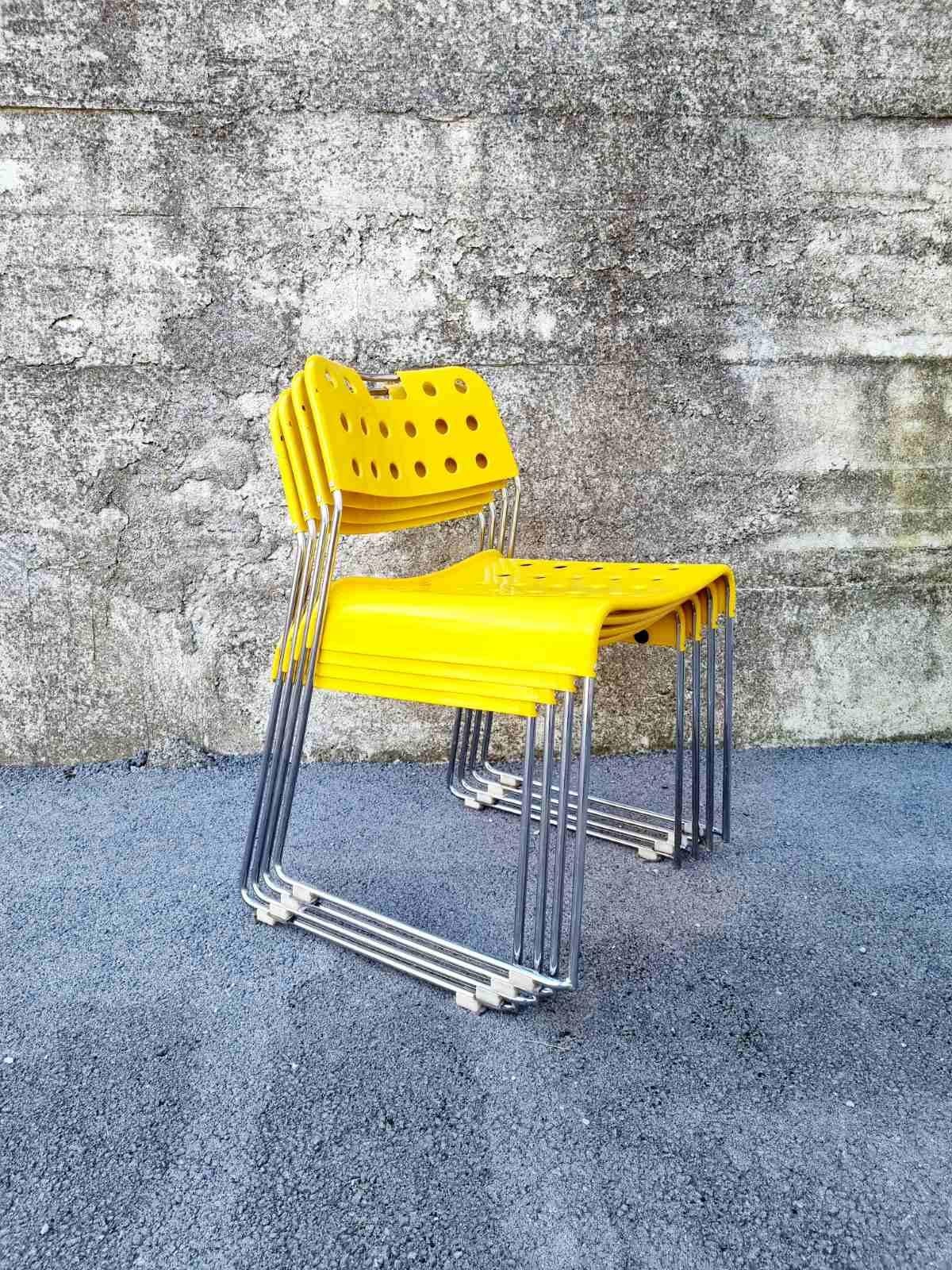 Postmoderne Omkstack-Stühle von Rodney Kinsman für Bieffeplast, Italien 70er Jahre 4er-Set (Moderne der Mitte des Jahrhunderts) im Angebot