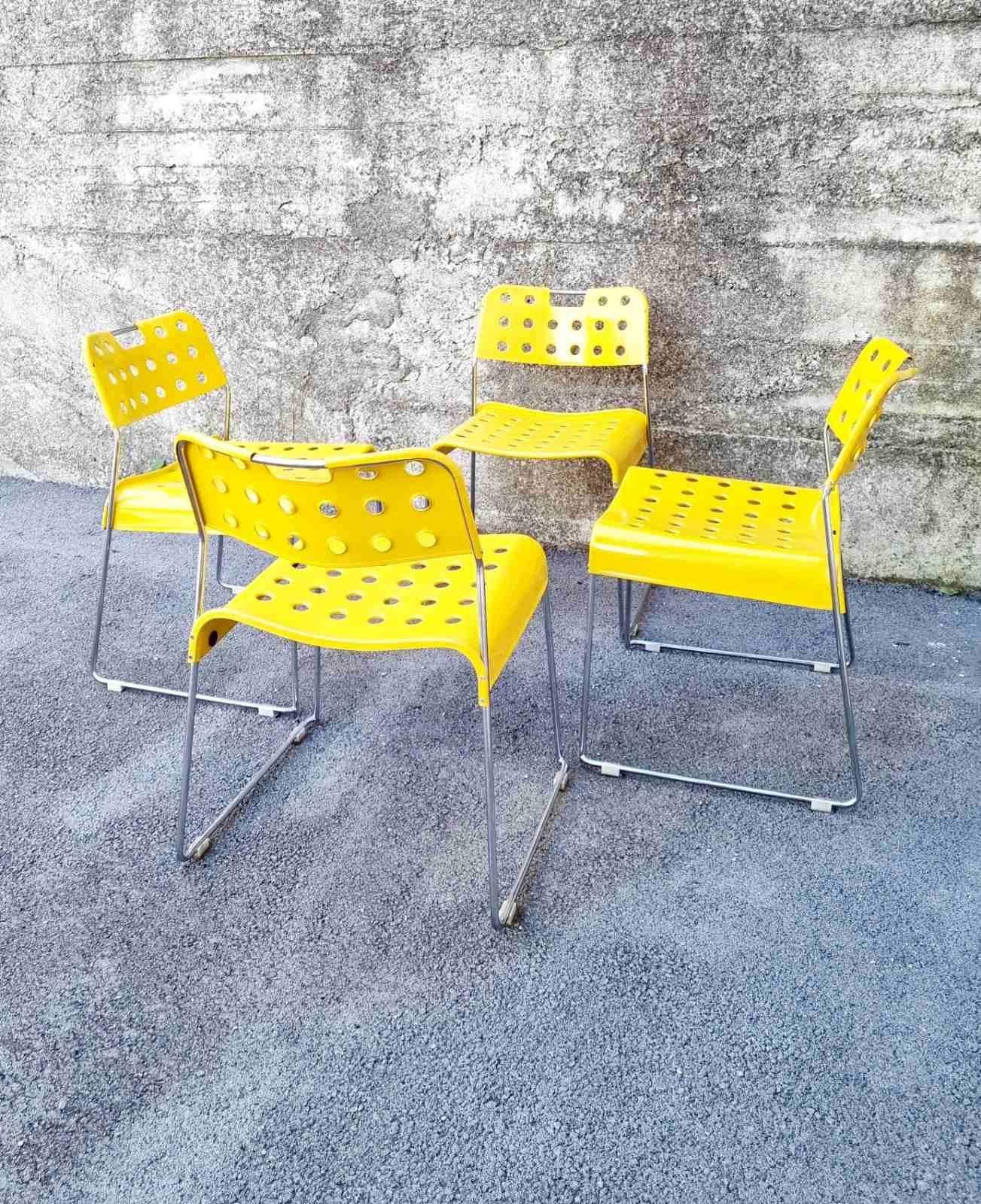 Mid-Century Modern Postmodern Omkstack Chairs by Rodney Kinsman for Bieffeplast, Italy 70s Set of 4 For Sale