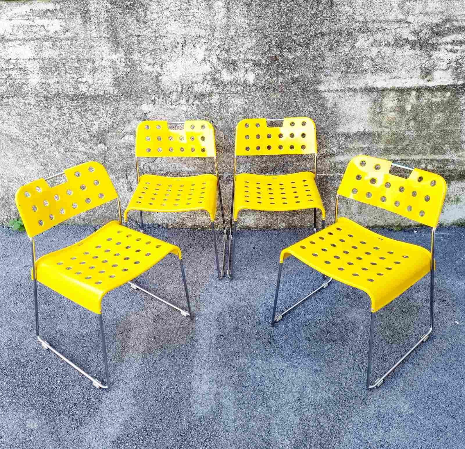 Italian Postmodern Omkstack Chairs by Rodney Kinsman for Bieffeplast, Italy 70s Set of 4 For Sale