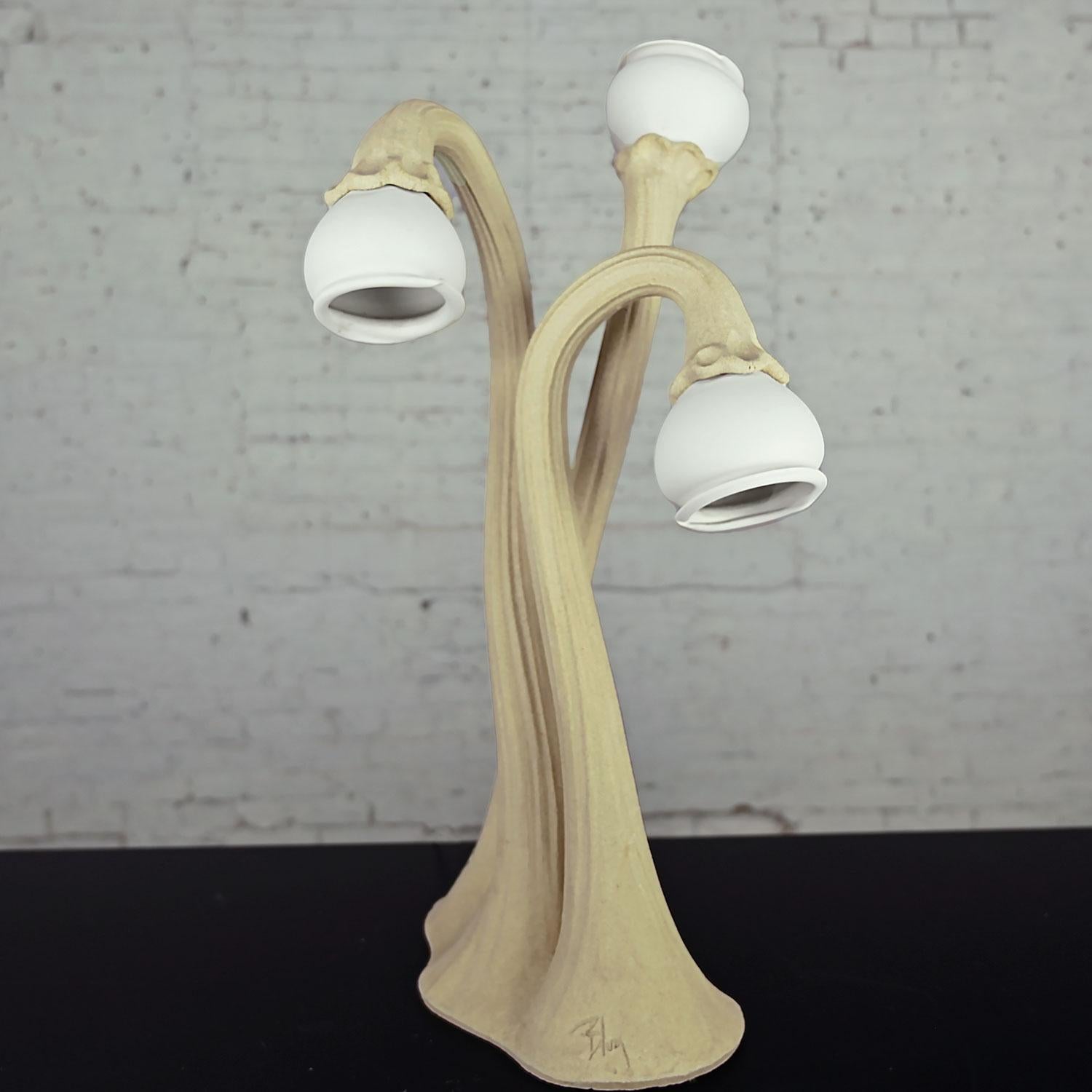 Fabulous postmodern or Art Nouveau style sculptural calla lily stoneware table lamp by Doug Blum. Beautiful condition, keeping in mind that this is vintage and not new so will have signs of use and wear. Please see photos and zoom in for details. We