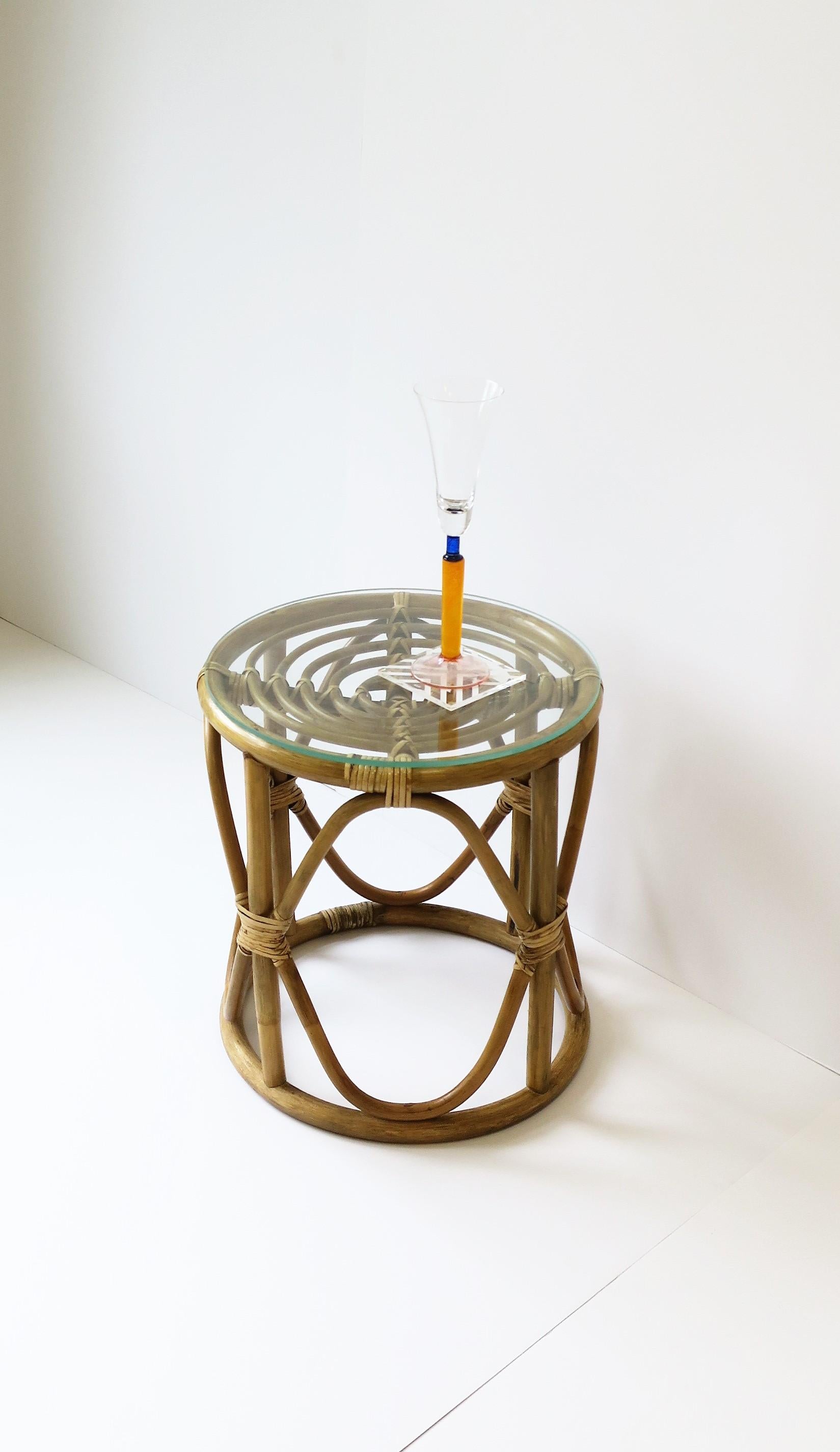 Bicchieri flutes da champagne in vetro artistico arancione Postmoderno anni '90 in vendita 3
