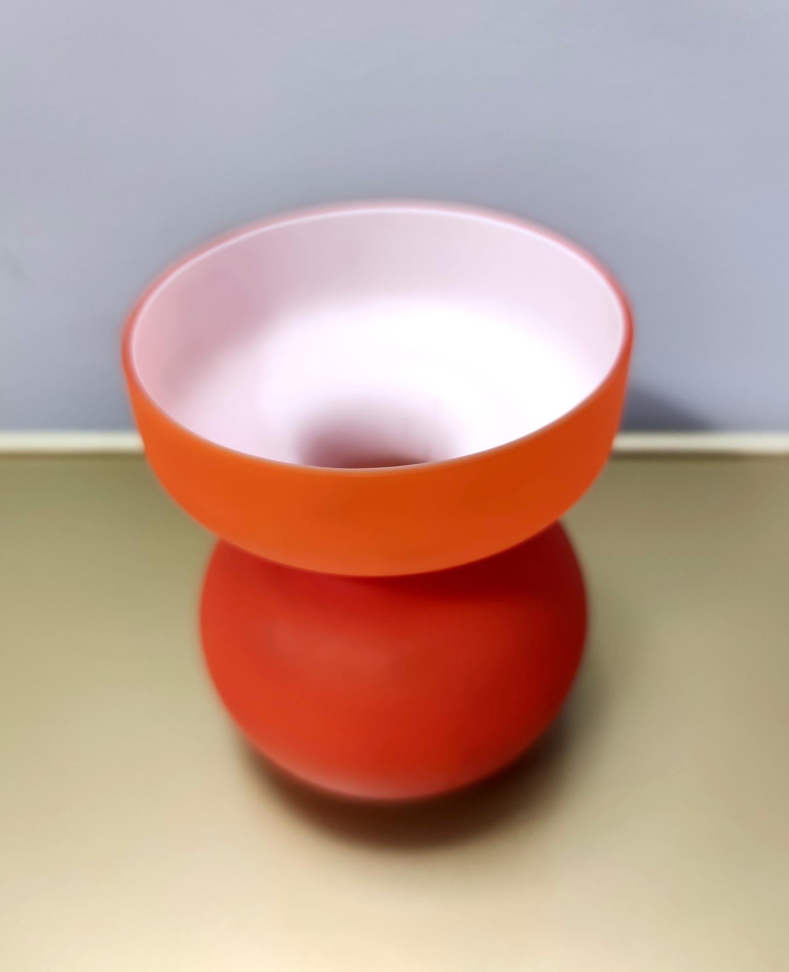 Postmodern Orange Cased Murano Glass Vase by Carlo Moretti, Italy In Good Condition In Bresso, Lombardy