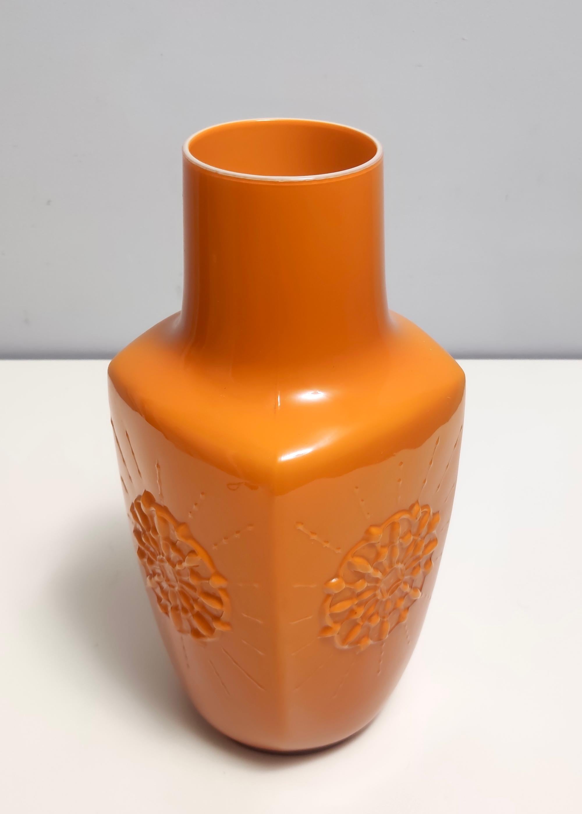 Postmodern Orange Encased Hand-Blown Glass Flower Vase, Empoli, Italy For Sale 2