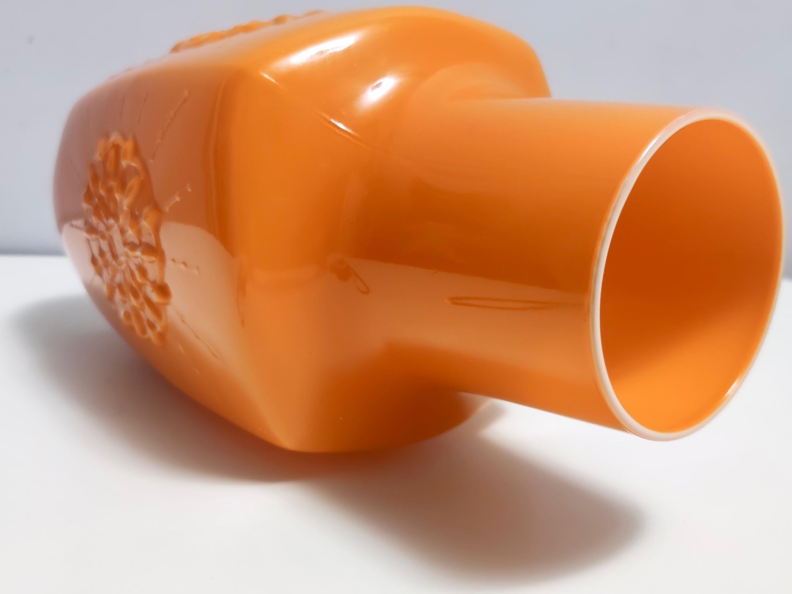 Postmodern Orange Encased Hand-Blown Glass Flower Vase, Empoli, Italy For Sale 3