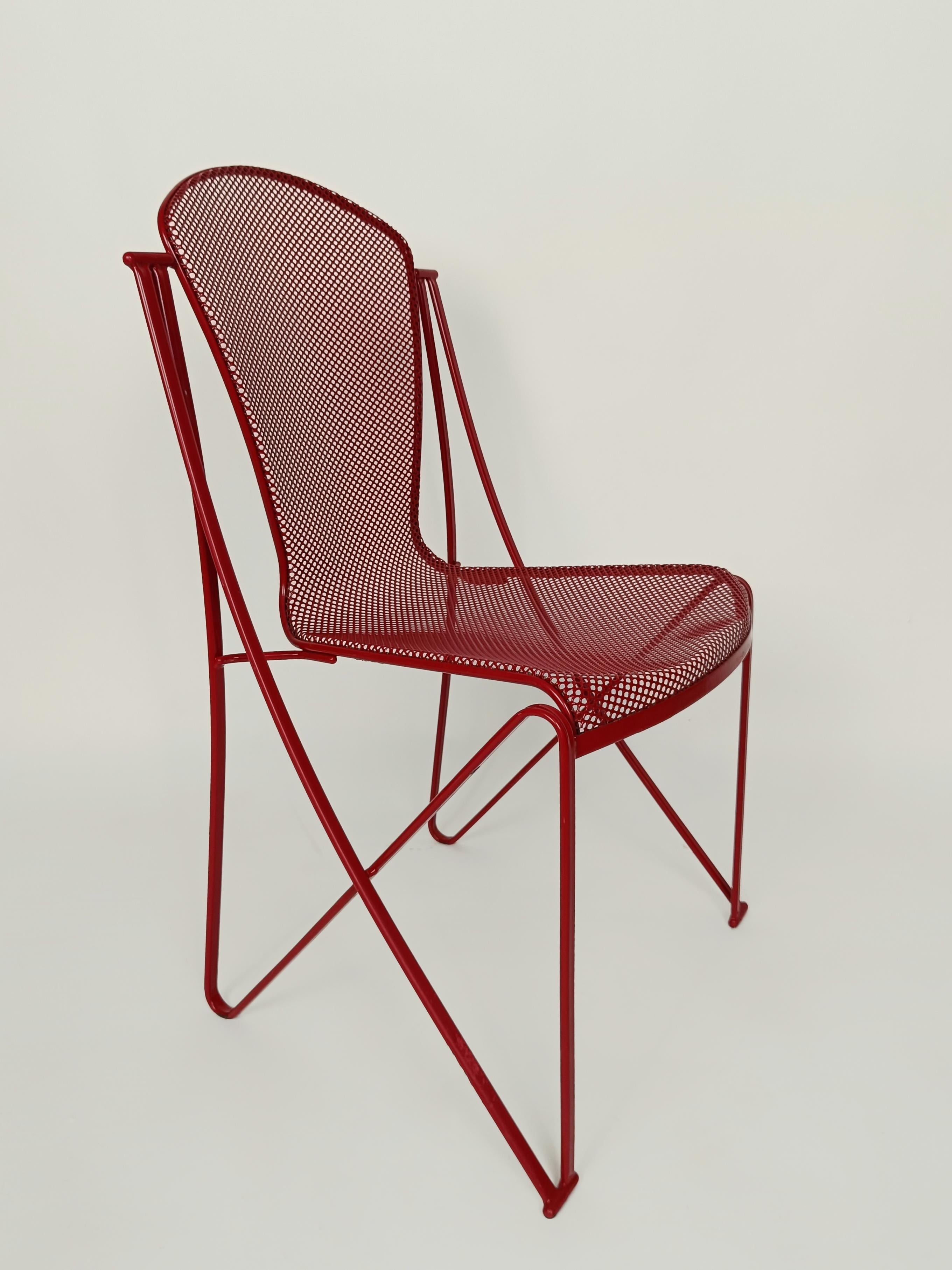 A set of Very Rare and out of production 80s chairs designed by Oscar Tusquets Blanca for Aleph-Driade, an historic Italian company in the world of design.
Conceived as an outdoor chair, it was important that it should stand up to bad weather and