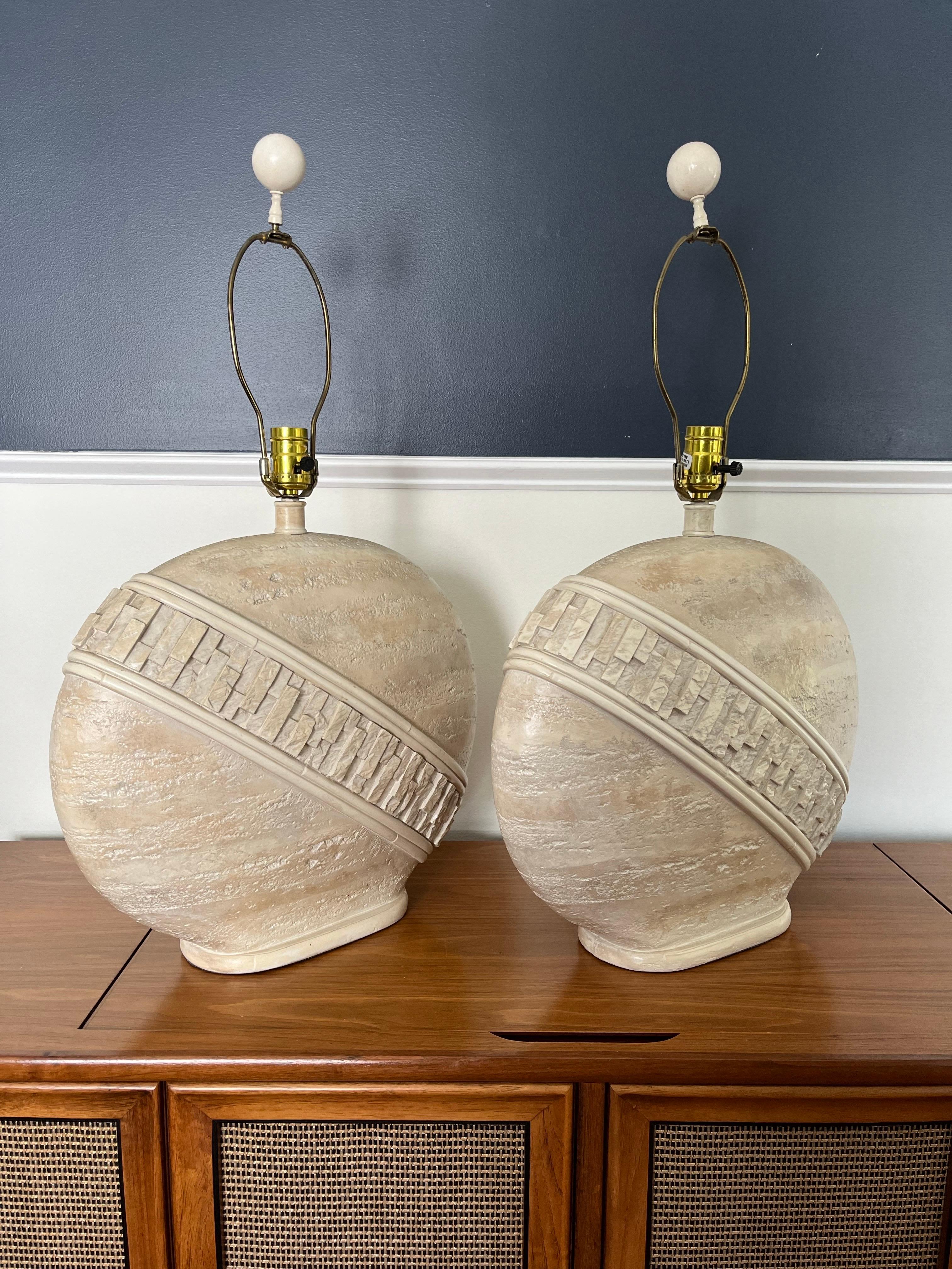 Postmoderne Lampes ovales tessellées postmodernes de Pacific Coast Lighting en vente