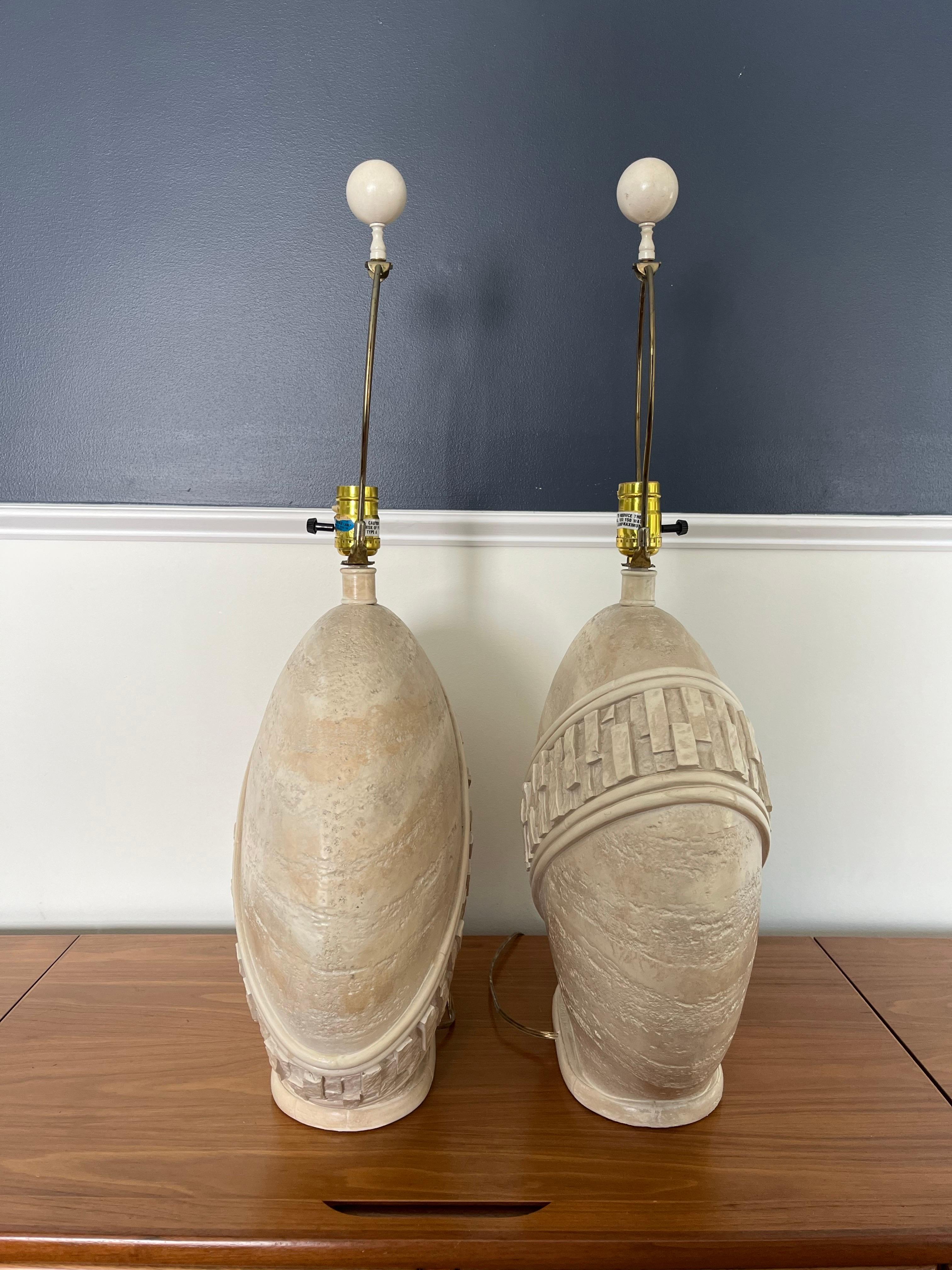 Fin du 20e siècle Lampes ovales tessellées postmodernes de Pacific Coast Lighting en vente
