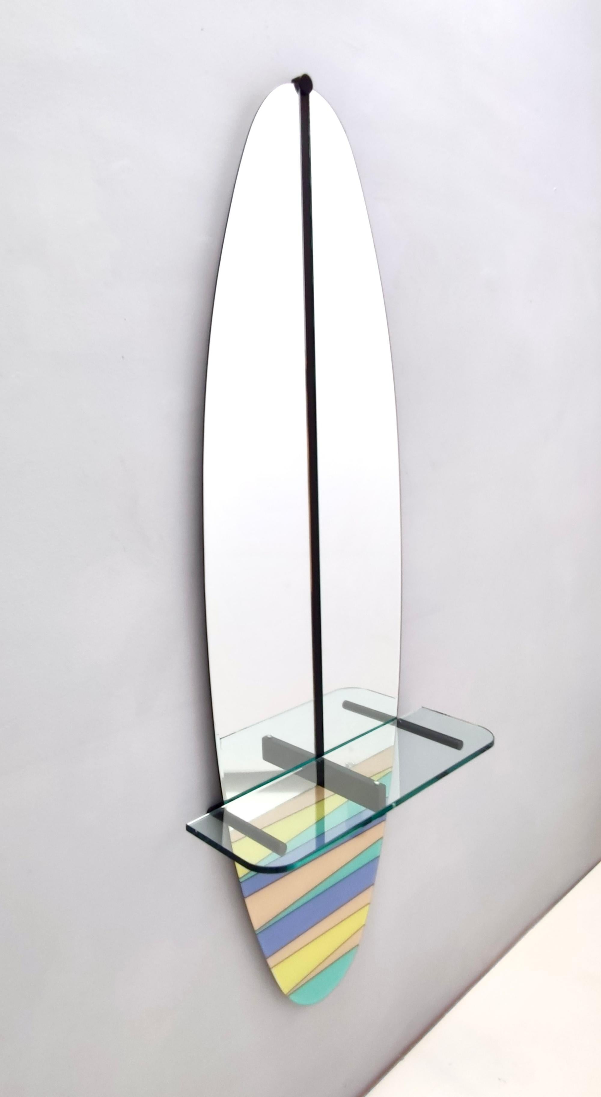 Postmodern Oval Wall-Mounted Entryway Mirror and Console Table with Glass Top In Excellent Condition For Sale In Bresso, Lombardy