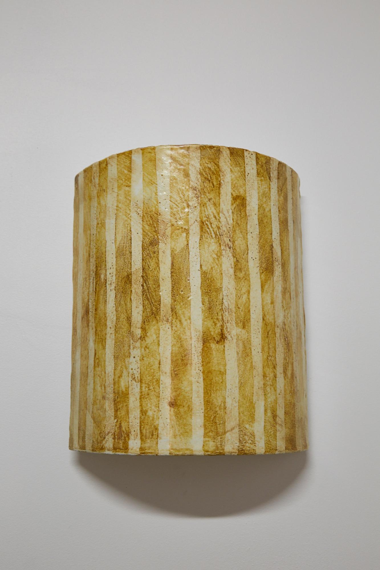 Postmodern Painted Ceramic Wall Sconce In Good Condition For Sale In Los Angeles, CA
