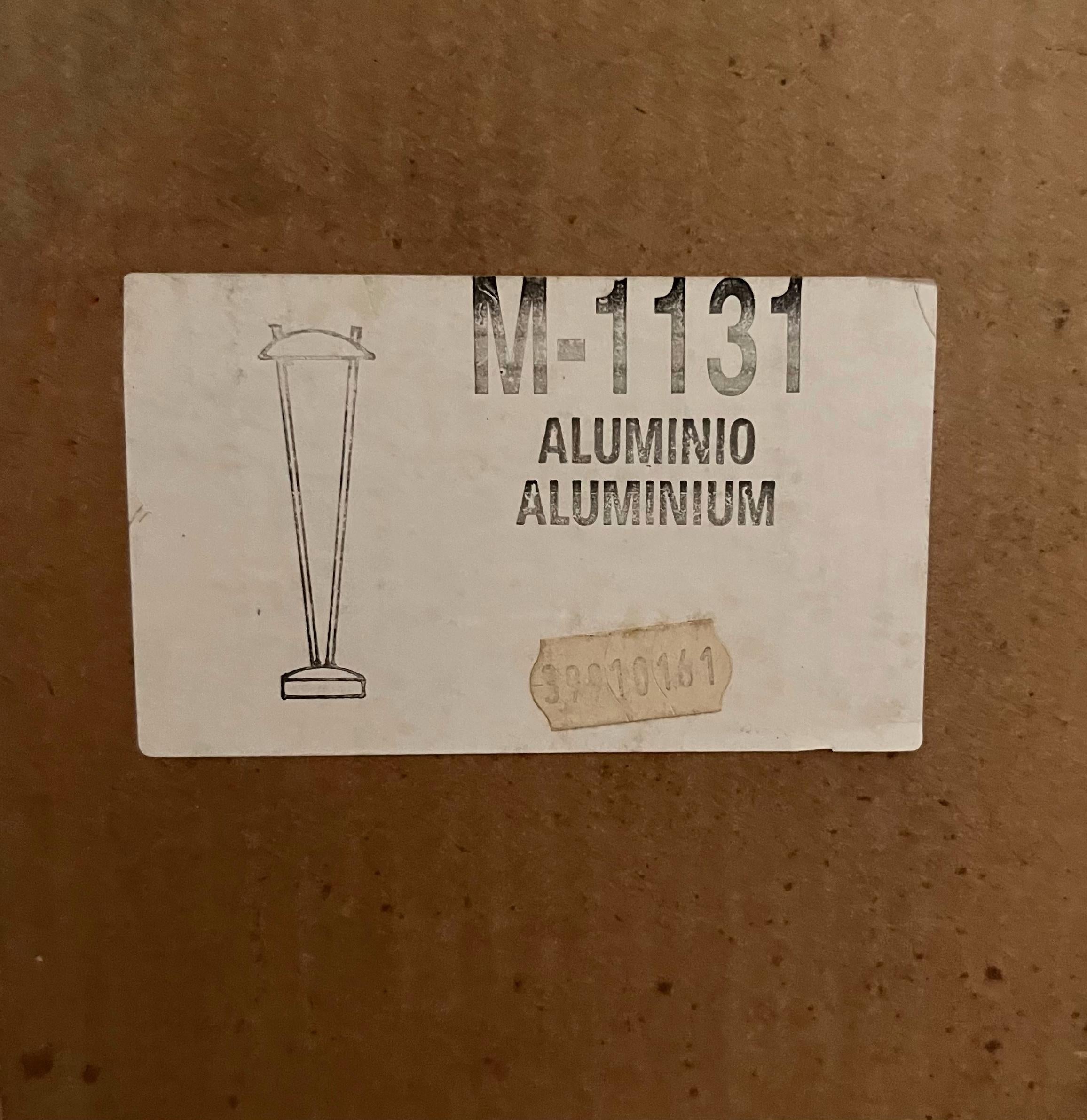 Pareja posmoderna de lámparas de sobremesa de aluminio de Leonardo Marelli para Estiluz, años 80 en venta 1