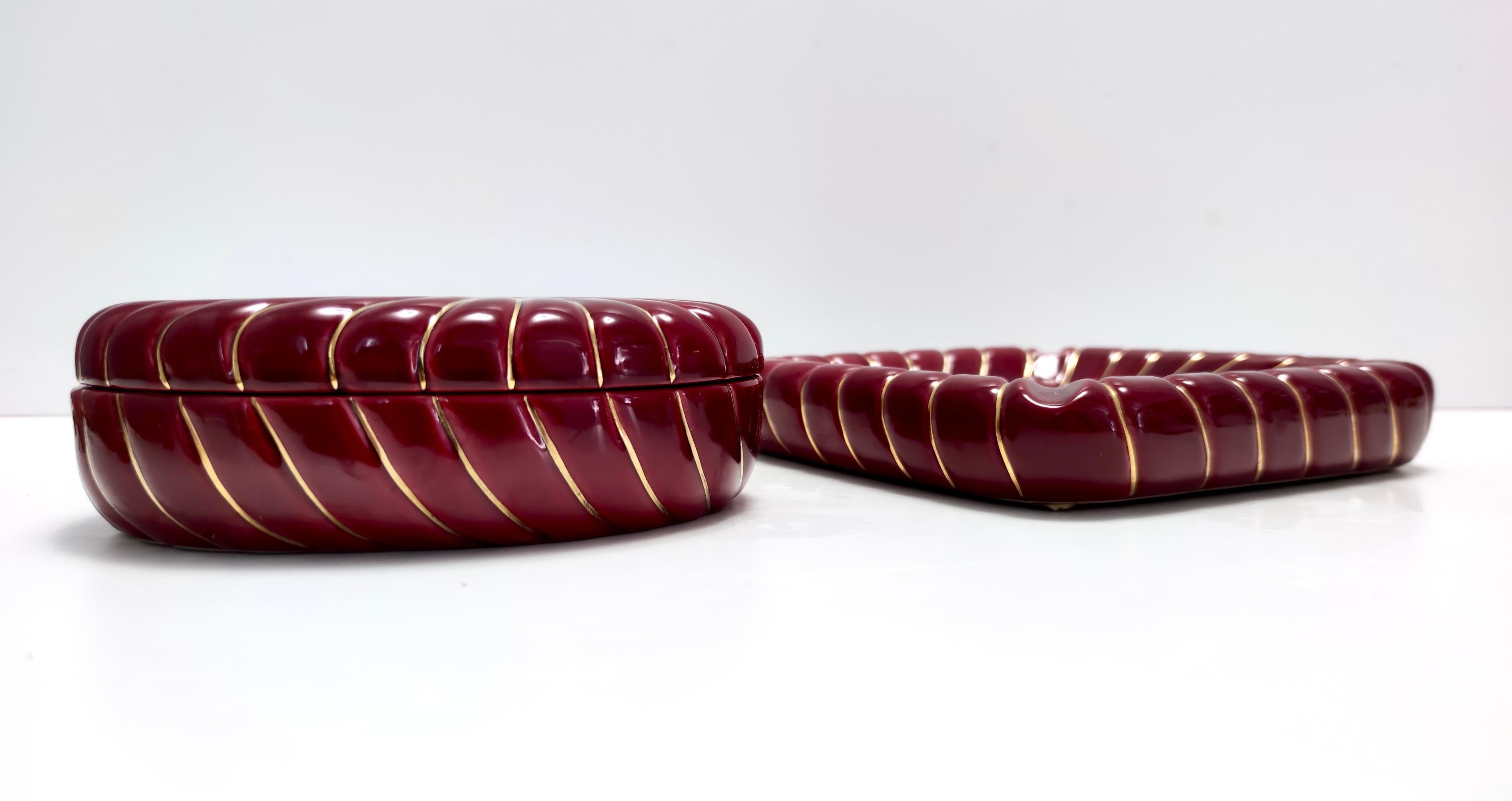 Postmodern Pair of Burgundy Glazed Ceramic Vide-Pouches by Tommaso Barbi In Excellent Condition In Bresso, Lombardy