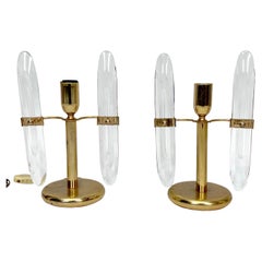 Postmodernes Paar Tischlampen aus vergoldetem Metall und Glas von Stilkronen. Italien 70er Jahre