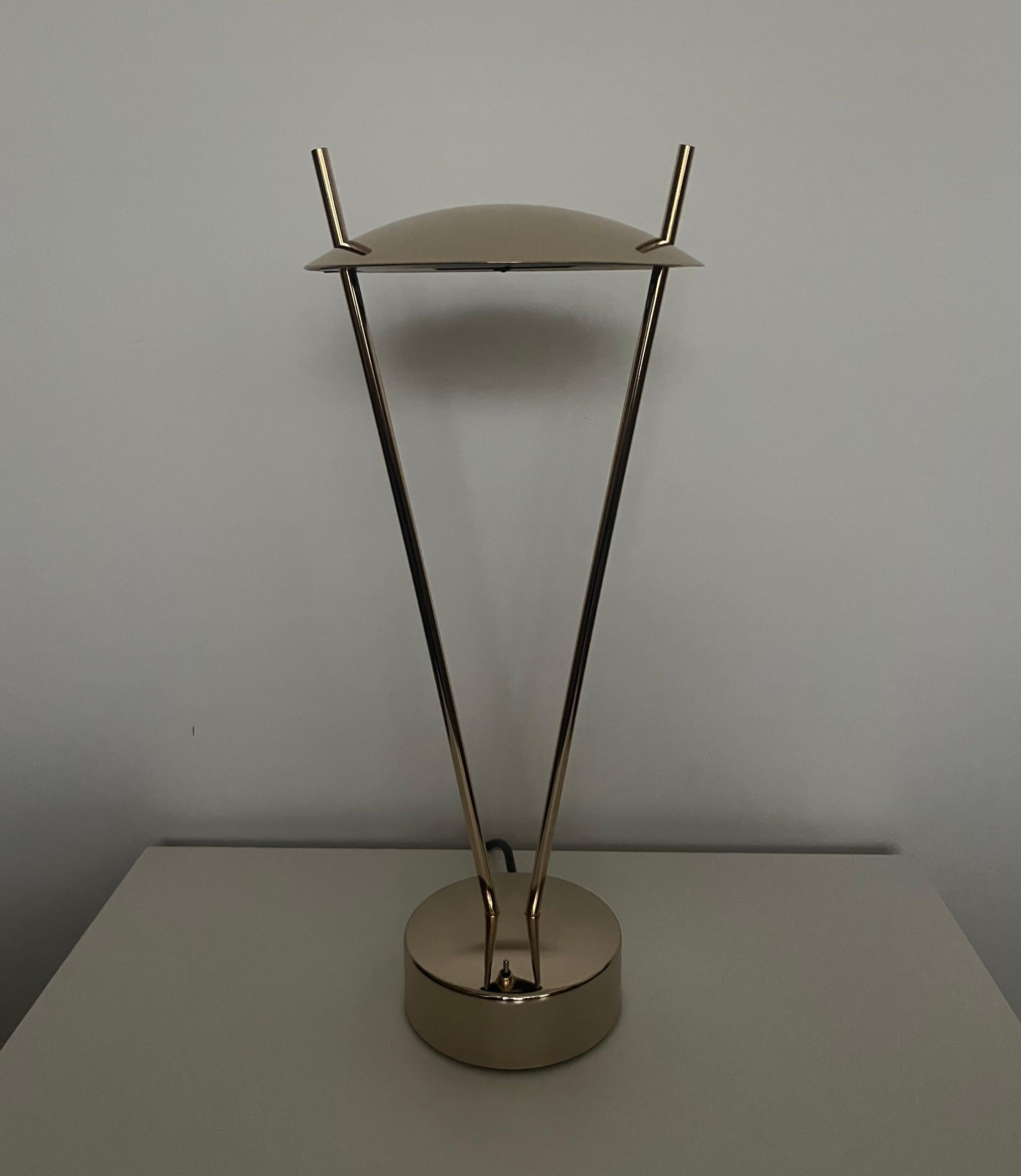Pareja posmoderna de lámparas de mesa doradas de Leonardo Marelli para Estiluz, años 80 en venta 8