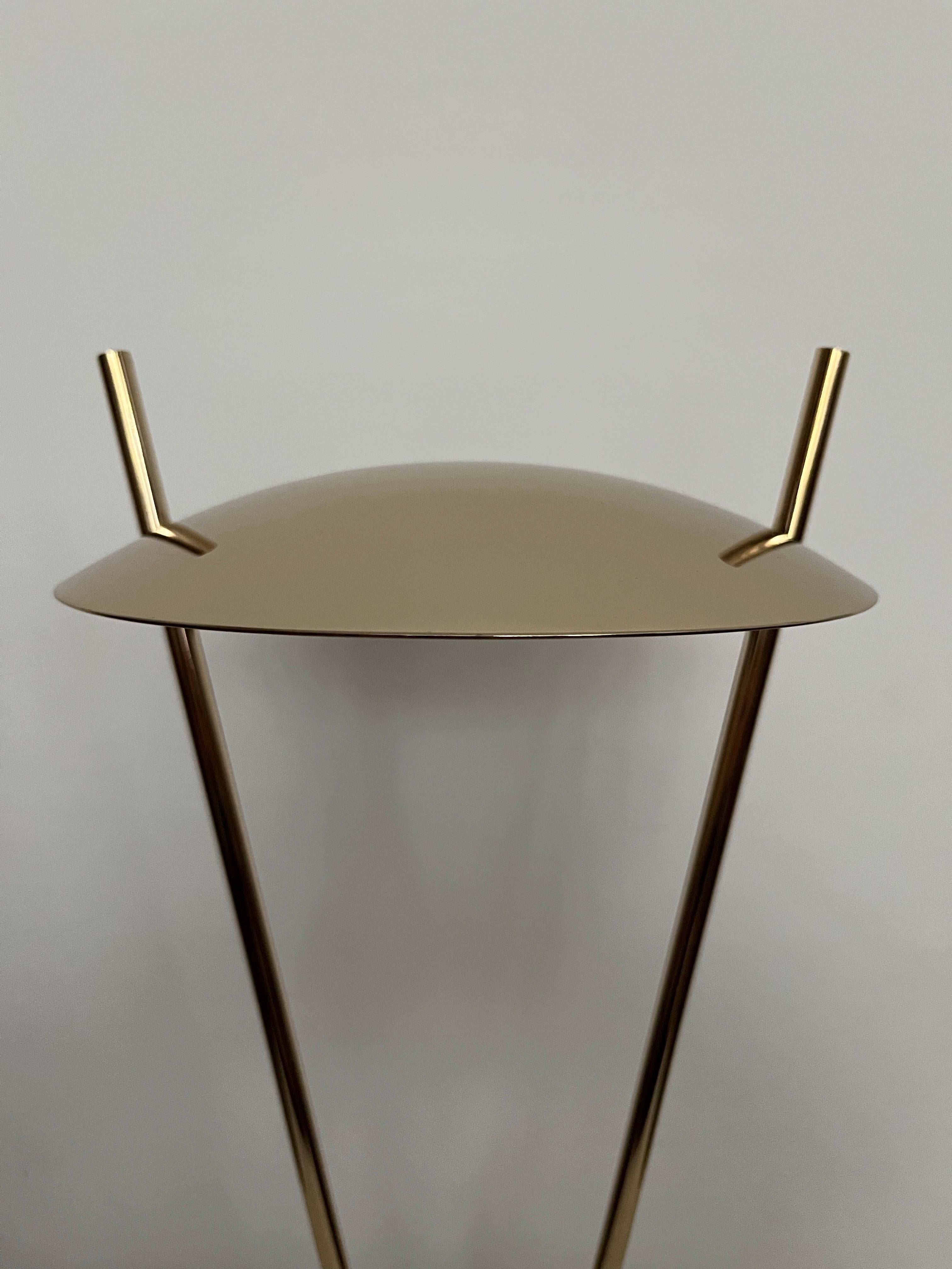 Pareja posmoderna de lámparas de mesa doradas de Leonardo Marelli para Estiluz, años 80 finales del siglo XX en venta