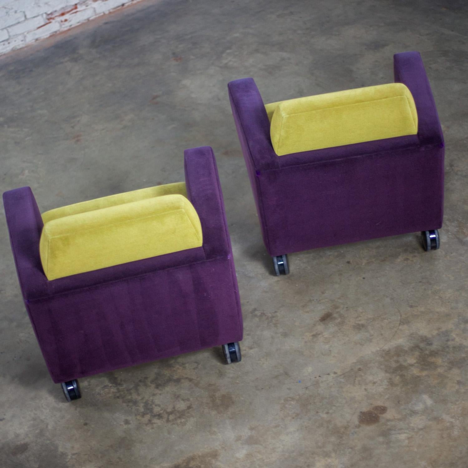 XXI secolo e contemporaneo Coppia postmoderna di sedie lounge club Martin Brattrud Think Fast Purple & Greene in vendita