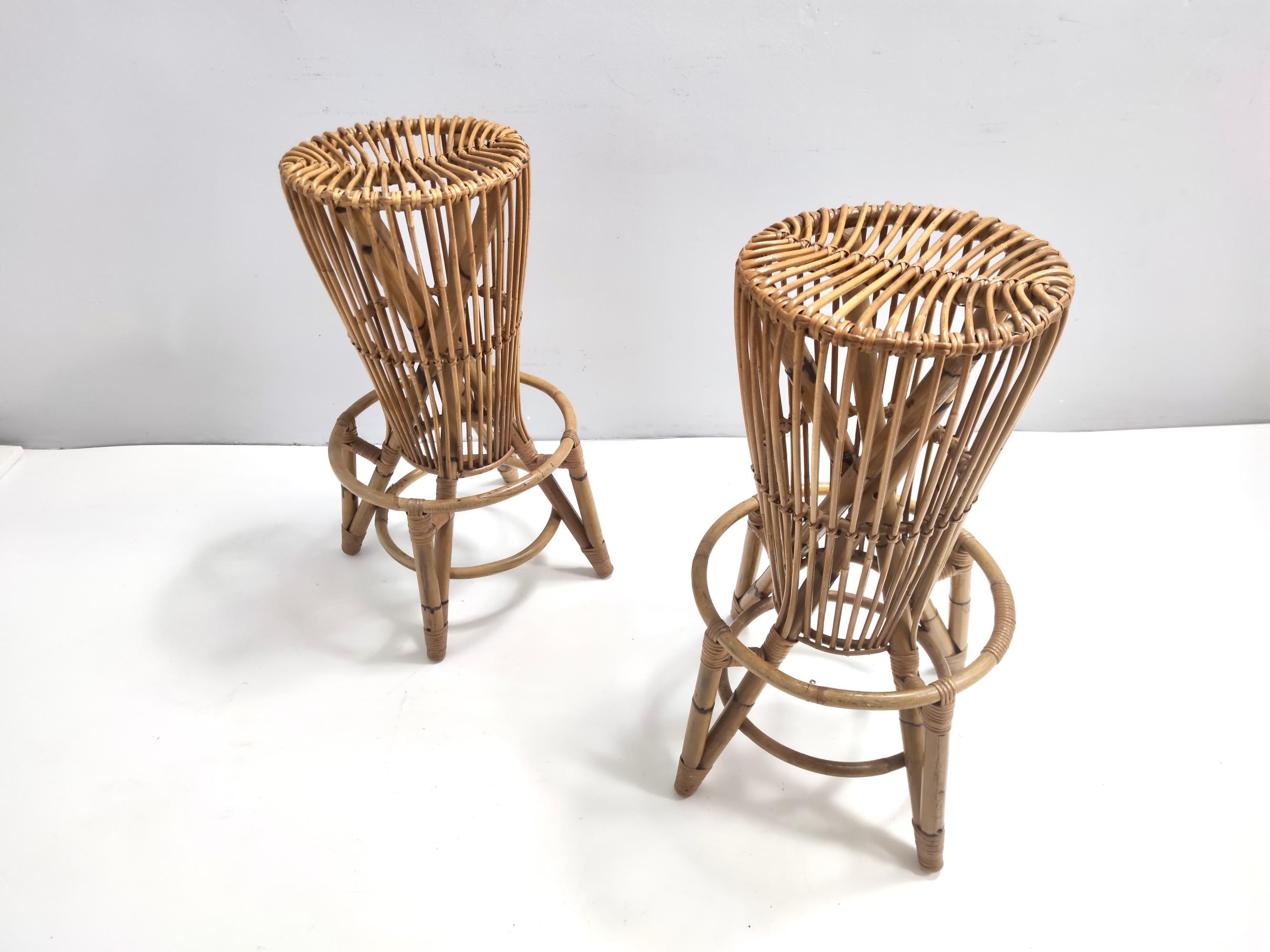 Postmodern Pair of Round Bamboo Stools attr. to Tito Agnoli for Bonacina, Italy In Excellent Condition For Sale In Bresso, Lombardy