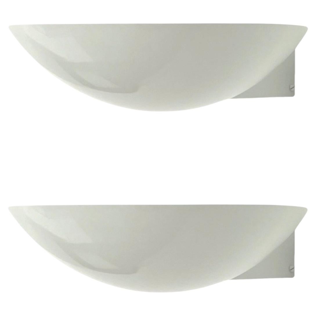 Par de apliques de pared posmodernos de metal blanco de Estiluz, década de los 80