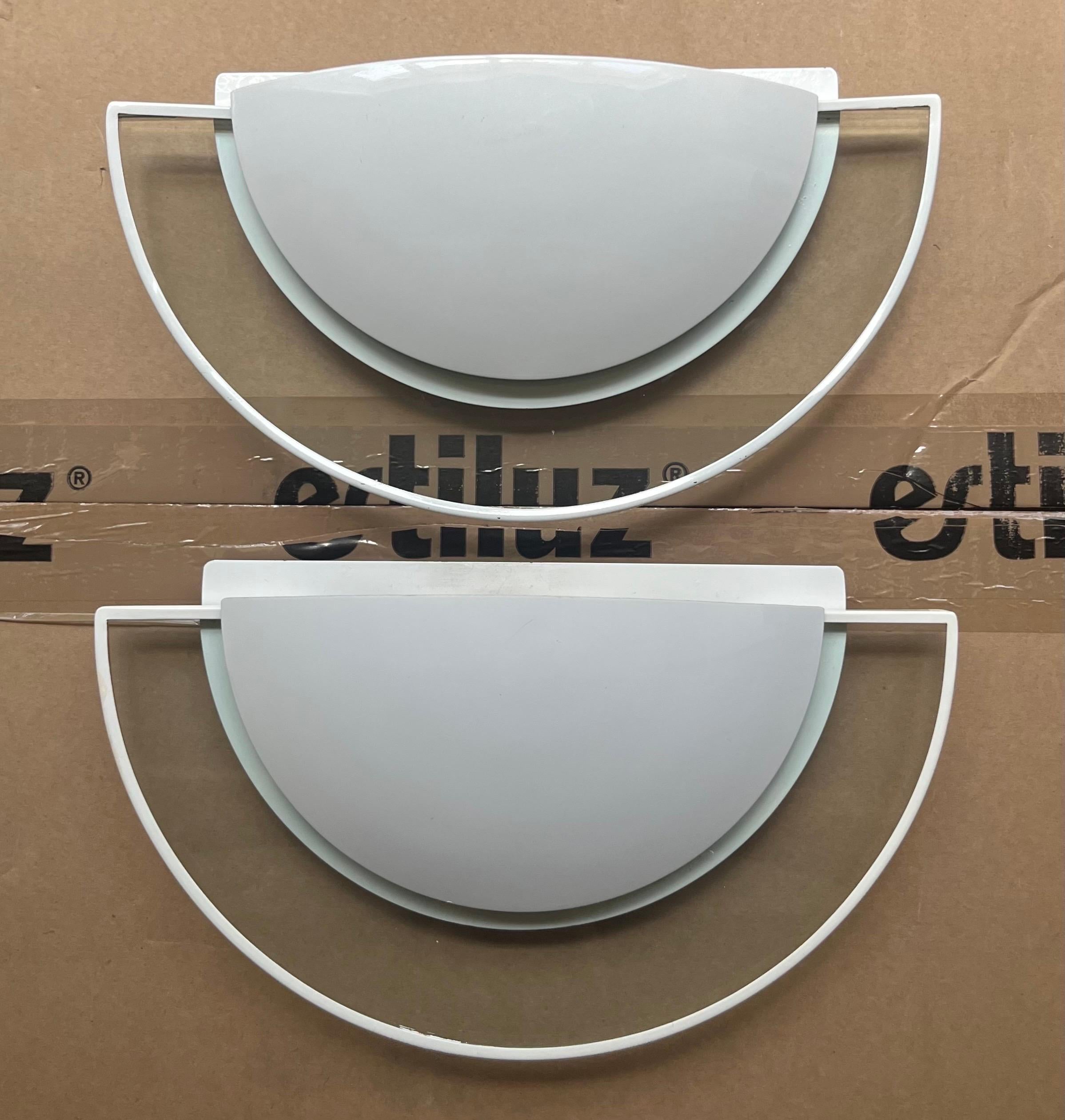 Métal Paire d'appliques murales postmodernes blanches par Leonardo Marelli pour Estiluz, années 1980 en vente