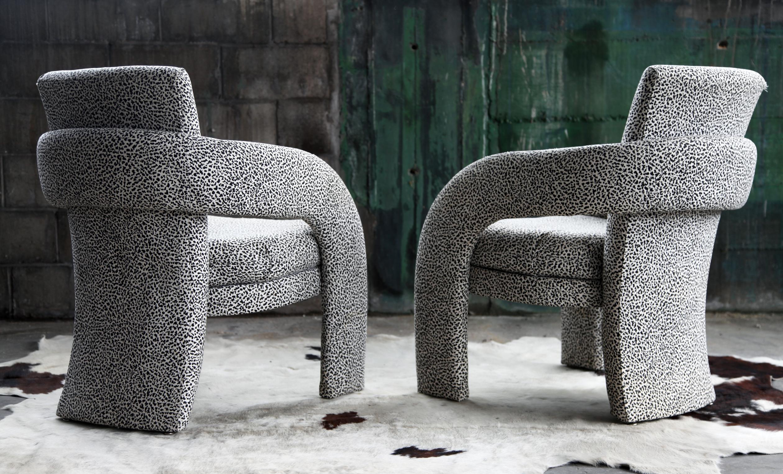 Tessile Sedie da salotto imbottite Parsons postmoderne - una coppia in vendita