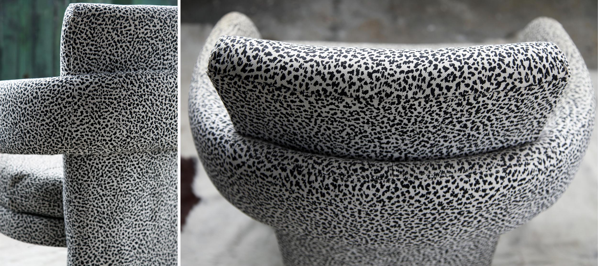 Sedie da salotto imbottite Parsons postmoderne - una coppia in vendita 2