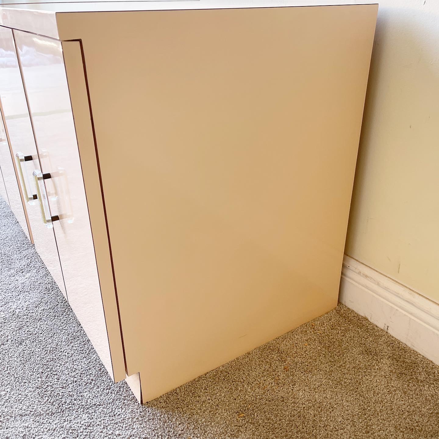 Postmodern Peach Lacquer Laminate Cabinet Nightstands with Gold & Lucite Handles In Good Condition In Delray Beach, FL