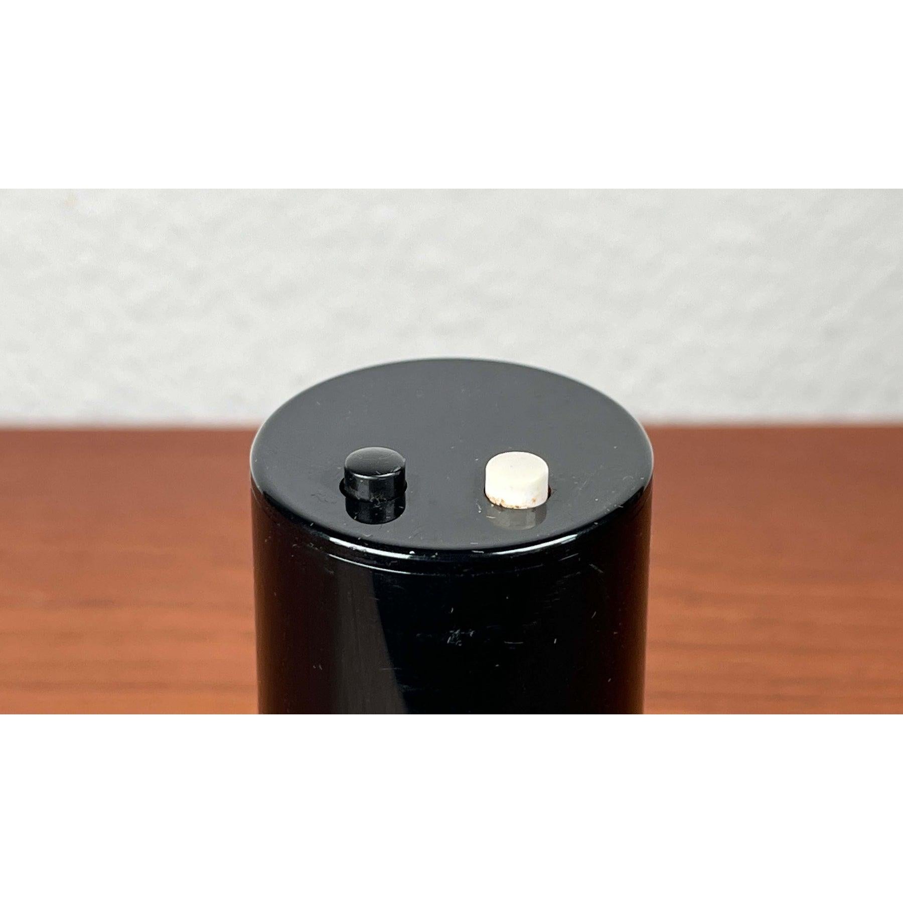 Postmodern Pepper and Salt Shaker from Ide-Bank, Norway, 1980s, in Very Good conditions. Designed 1980 to 1989 This piece has an attribution mark.

Additional information:
Materials: Plastic
Color: Black
Styles: Postmodern
Country of Origin: