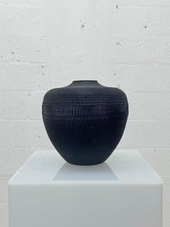 Petit vase postmoderne en carton ondulé noir par Flute:: Chicago