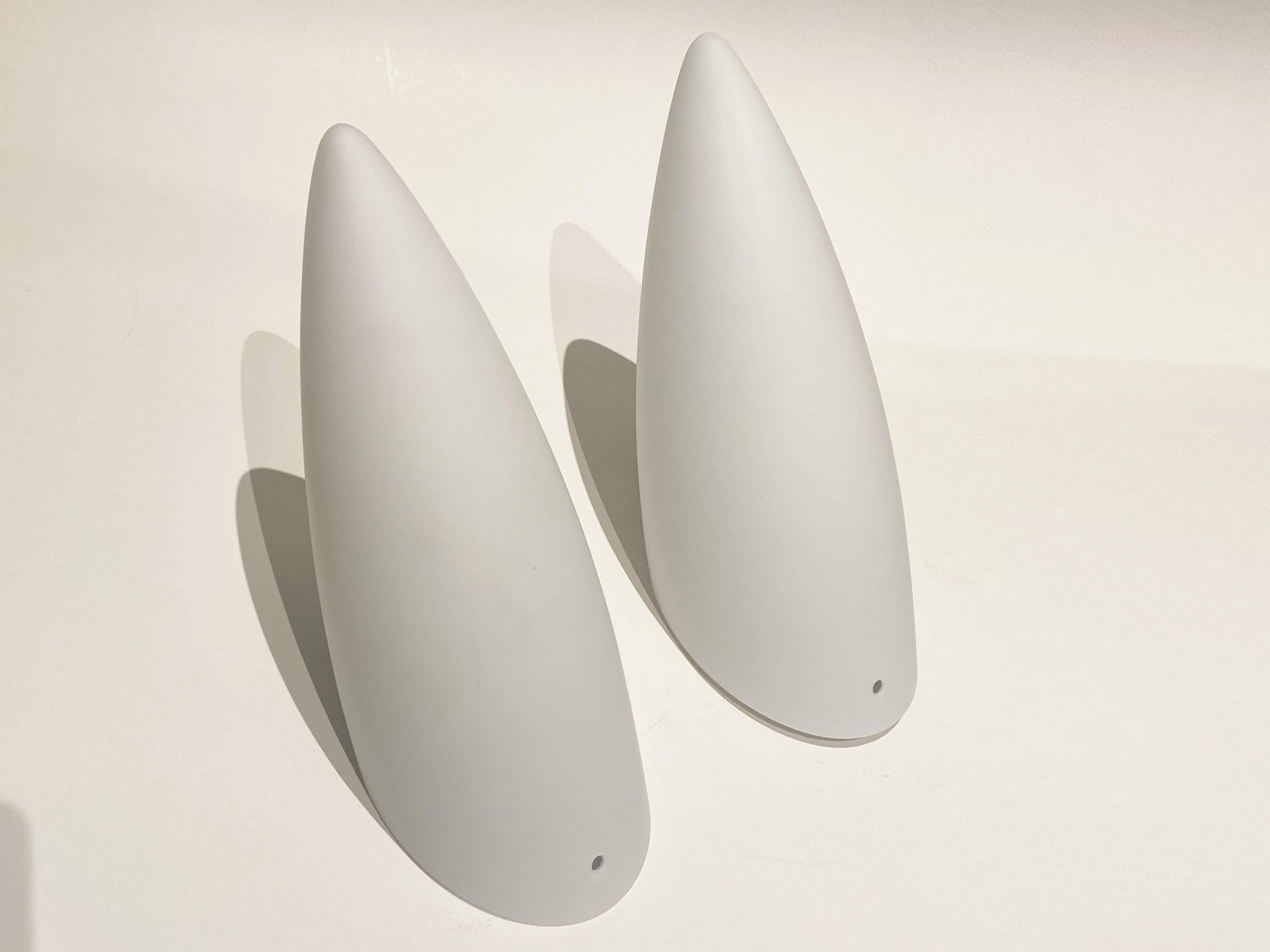 Appliques postmodernes Philippe Starck Luci Fair pour Flos, 
1ère édition de 1989.