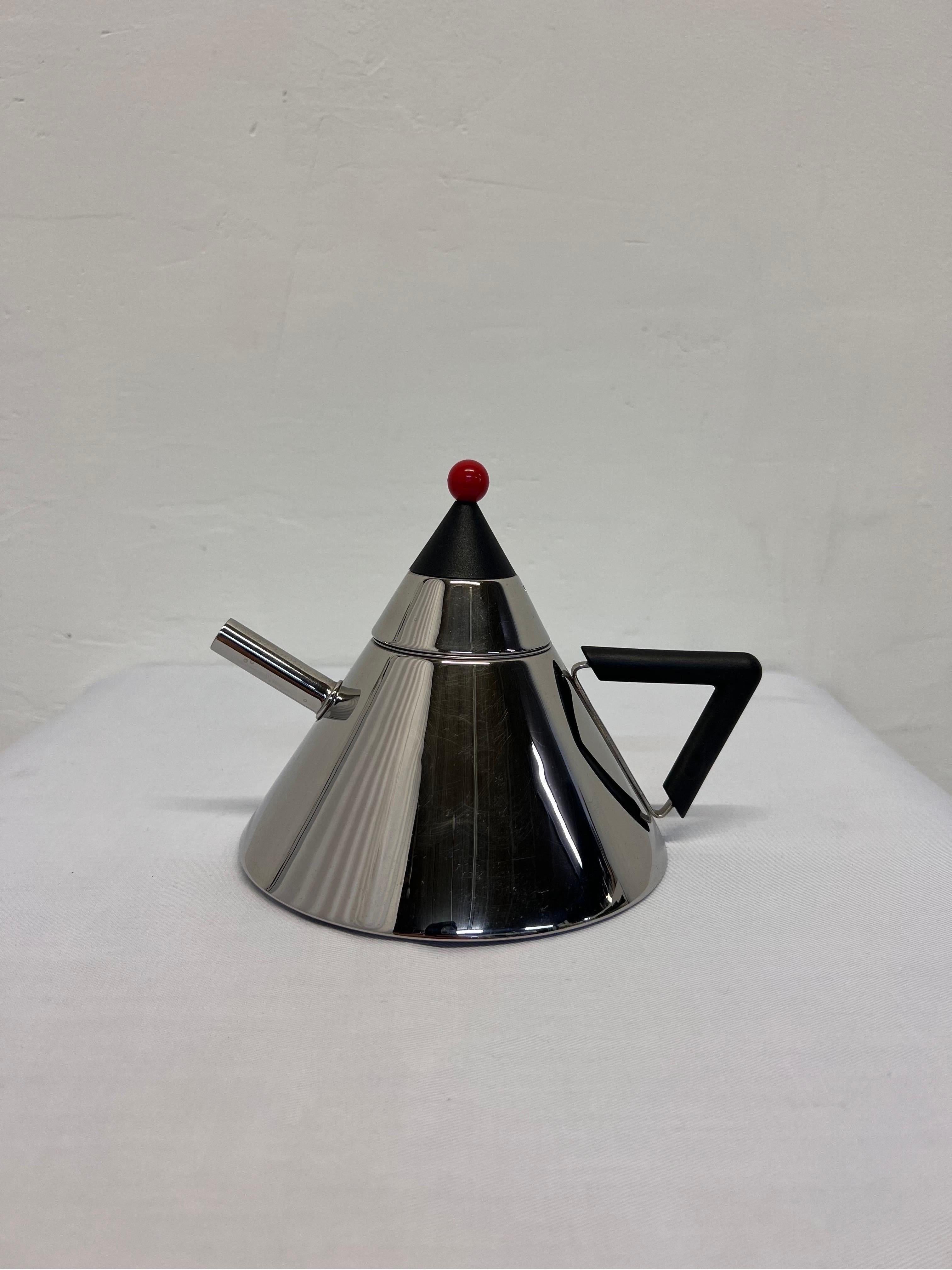 Postmodern stainless steel tea kettle with inner mesh lining by Möller Designs, Japan 1980s.