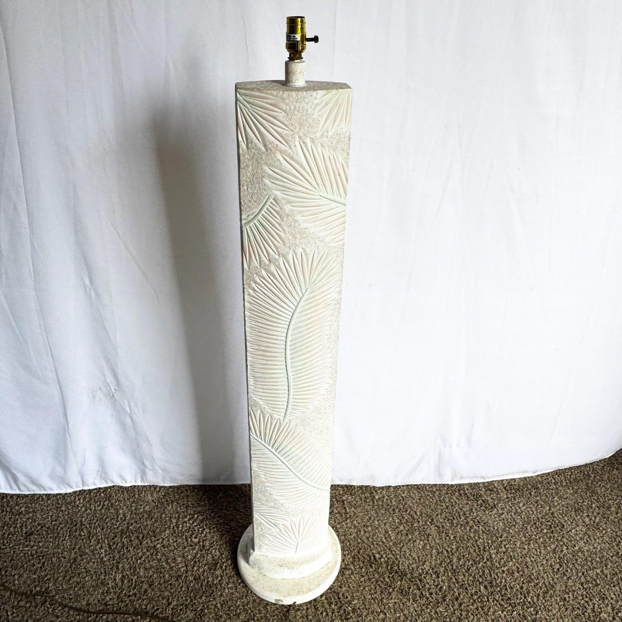 Américain Lampadaire postmoderne en plâtre sculpté rose et vert sur fond blanc de palmiers en vente
