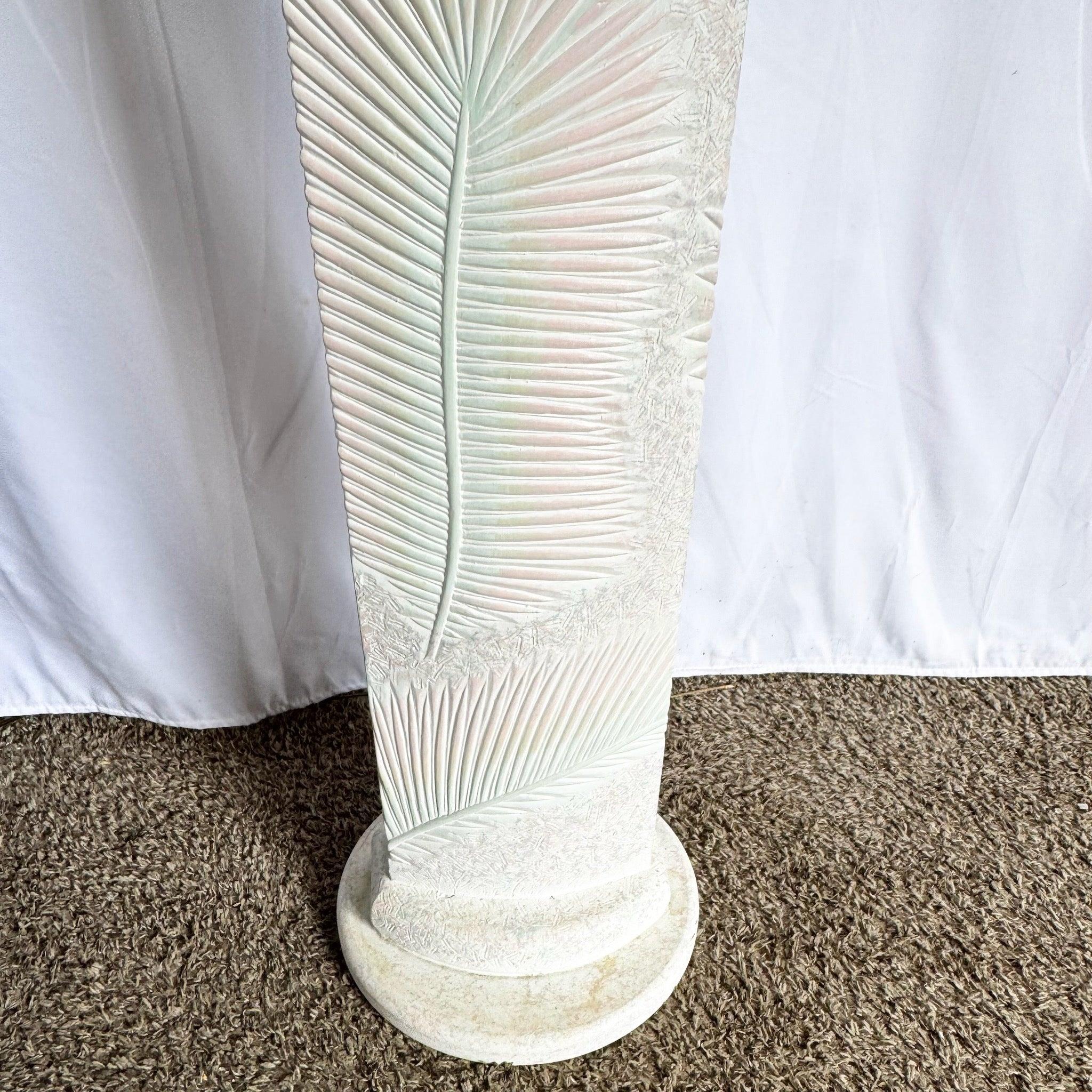 Lampadaire postmoderne en plâtre sculpté rose et vert sur fond blanc de palmiers en vente 1