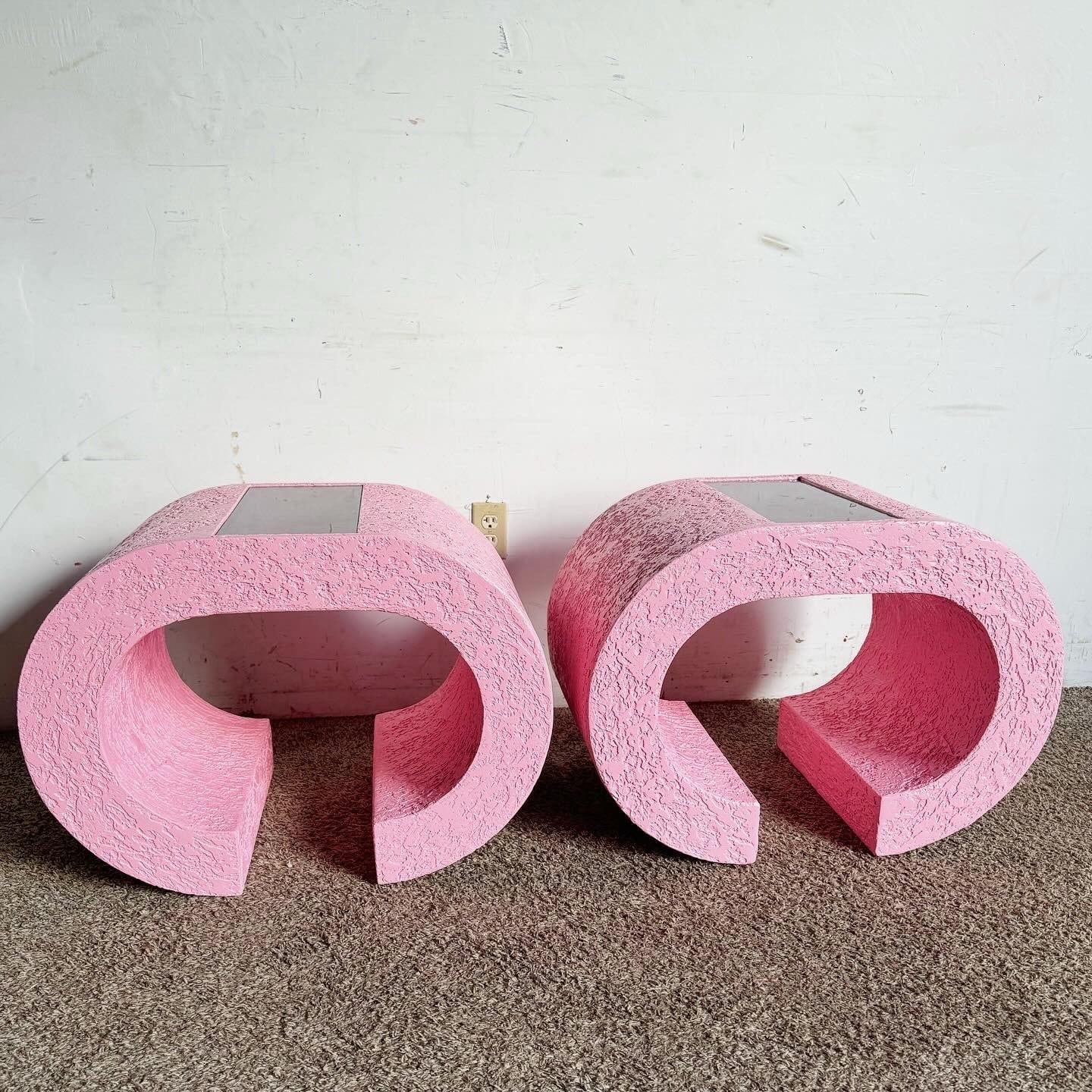 Table d'appoint postmoderne en verre fumé et rose, style Karl Springer en vente 1