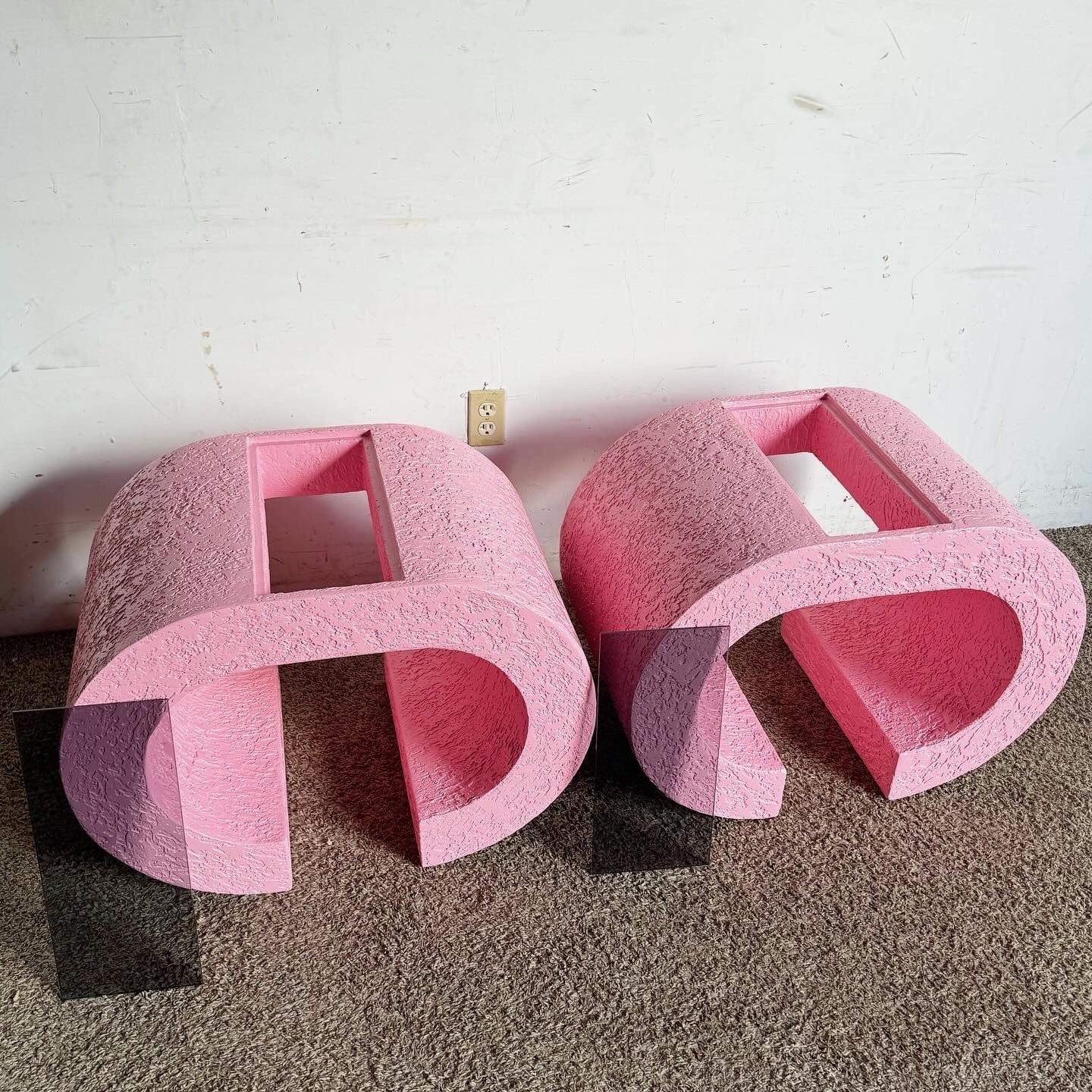 Table d'appoint postmoderne en verre fumé et rose, style Karl Springer en vente 3
