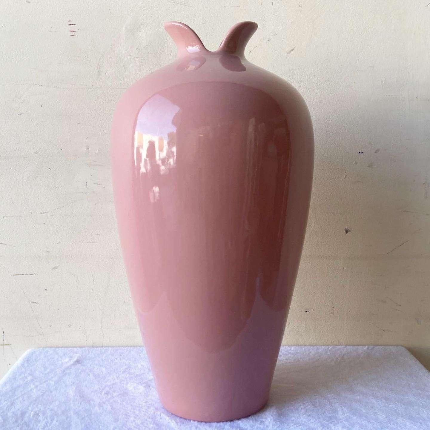 Postmoderne rosa Keramikvase mit Blumenmuster (amerikanisch) im Angebot