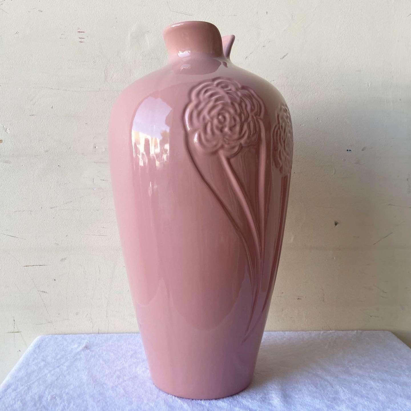 Postmoderne rosa Keramikvase mit Blumenmuster im Zustand „Gut“ im Angebot in Delray Beach, FL