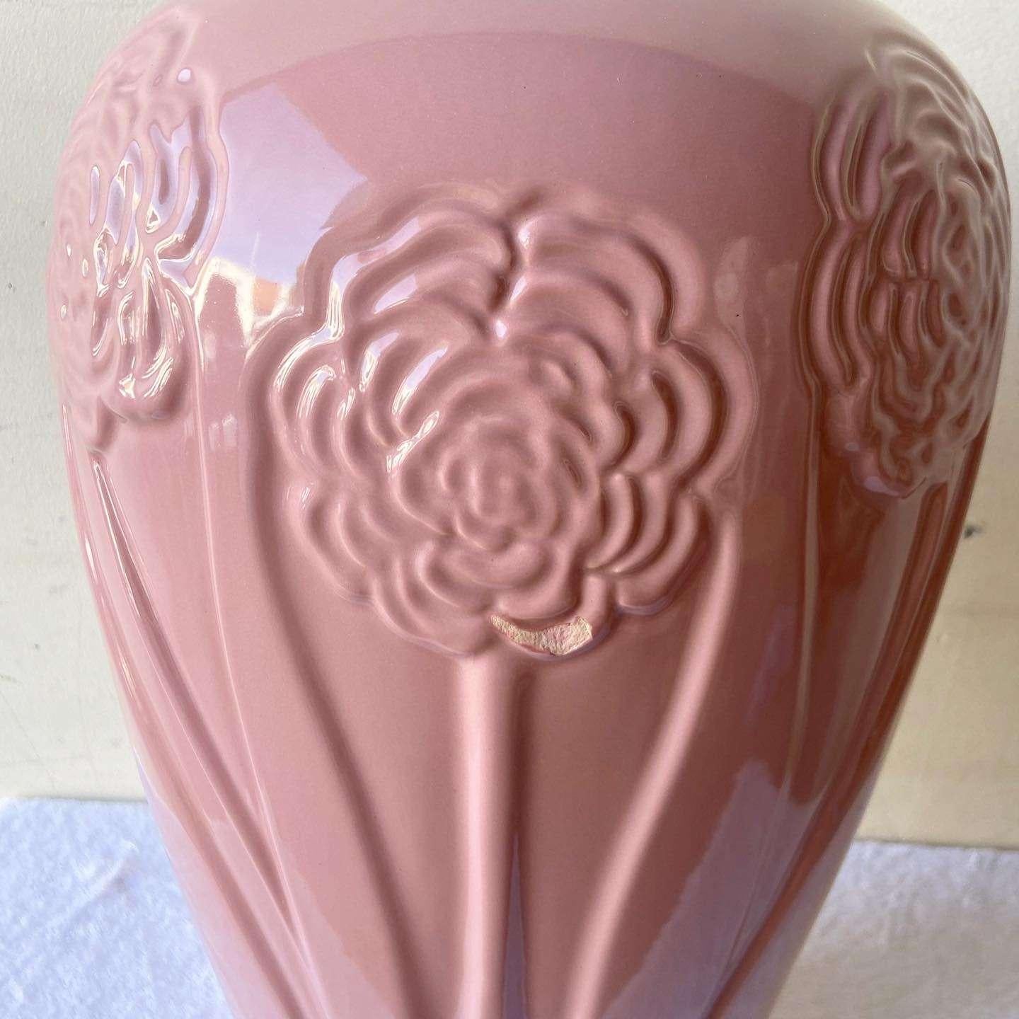 Postmoderne rosa Keramikvase mit Blumenmuster im Angebot 1