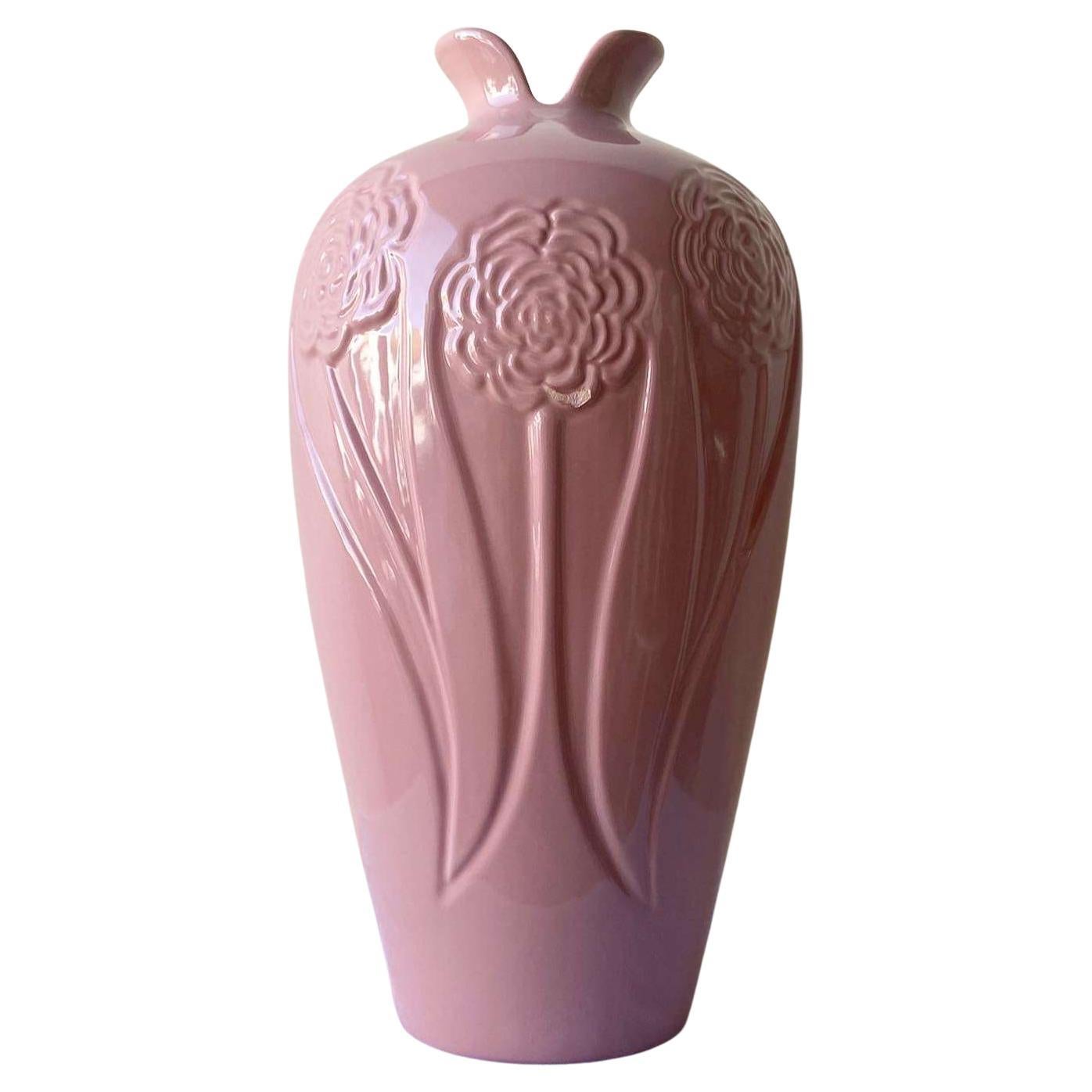 Postmoderne rosa Keramikvase mit Blumenmuster im Angebot