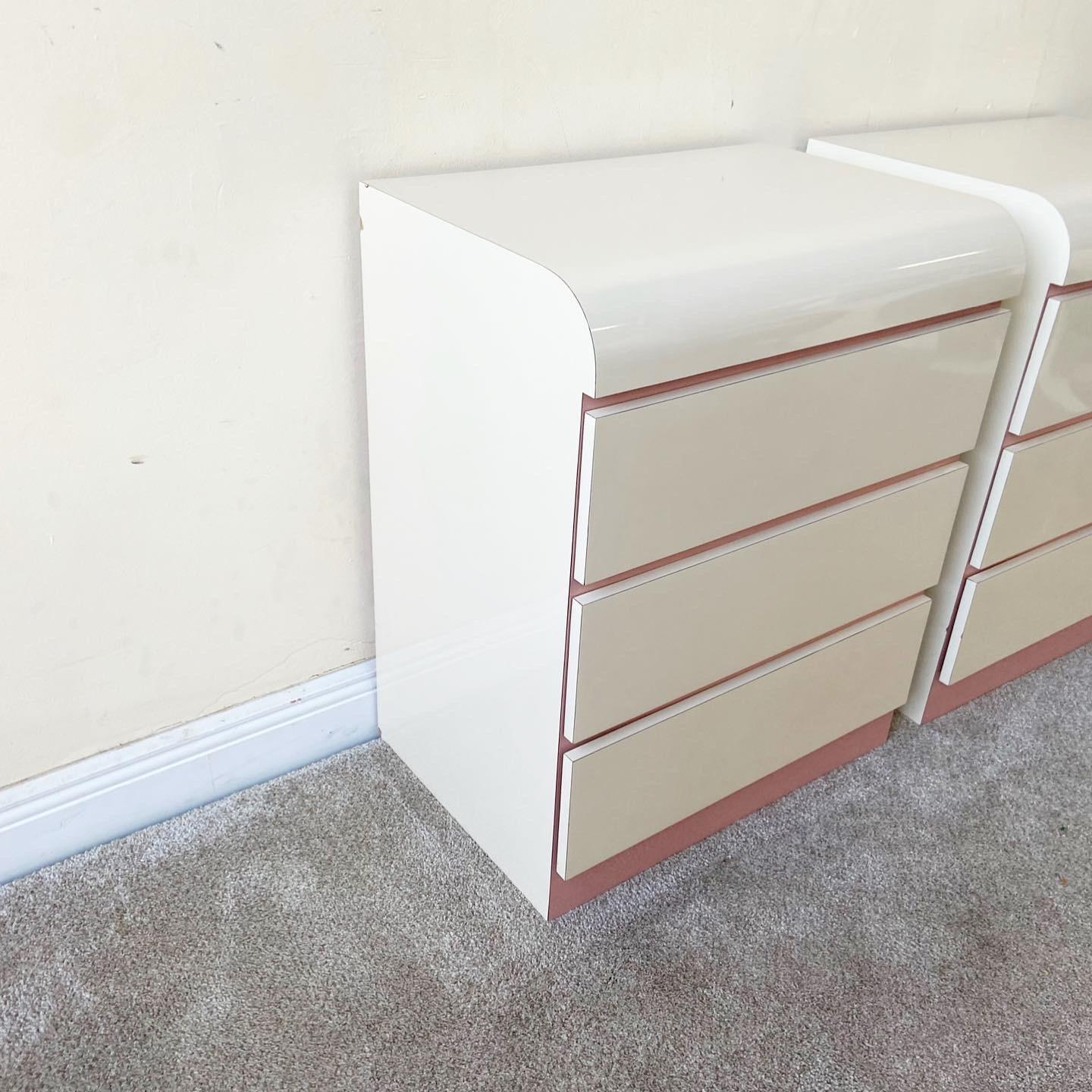 Postmodern Pink & Cream Lacquer Laminate Waterfall Nightstands – a Pair In Good Condition In Delray Beach, FL