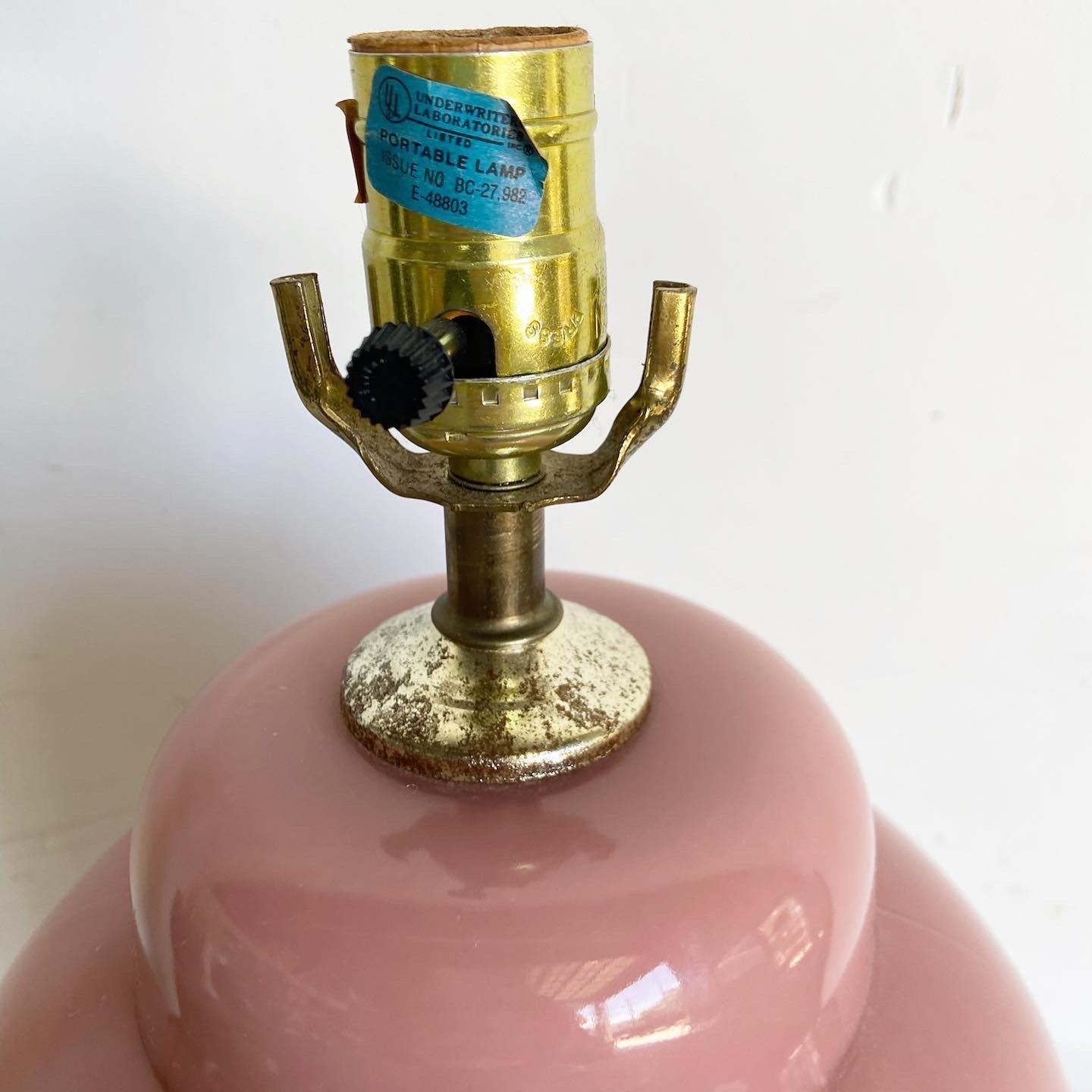 Américain Lampe de bureau postmoderne en céramique rose brillante en vente