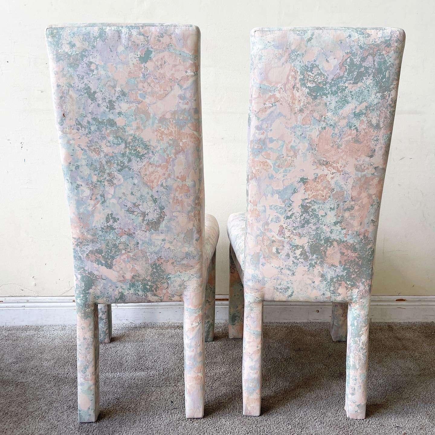 Parsons chaises de salle à manger postmodernes roses, vertes et violettes - 4 chaises Bon état - En vente à Delray Beach, FL
