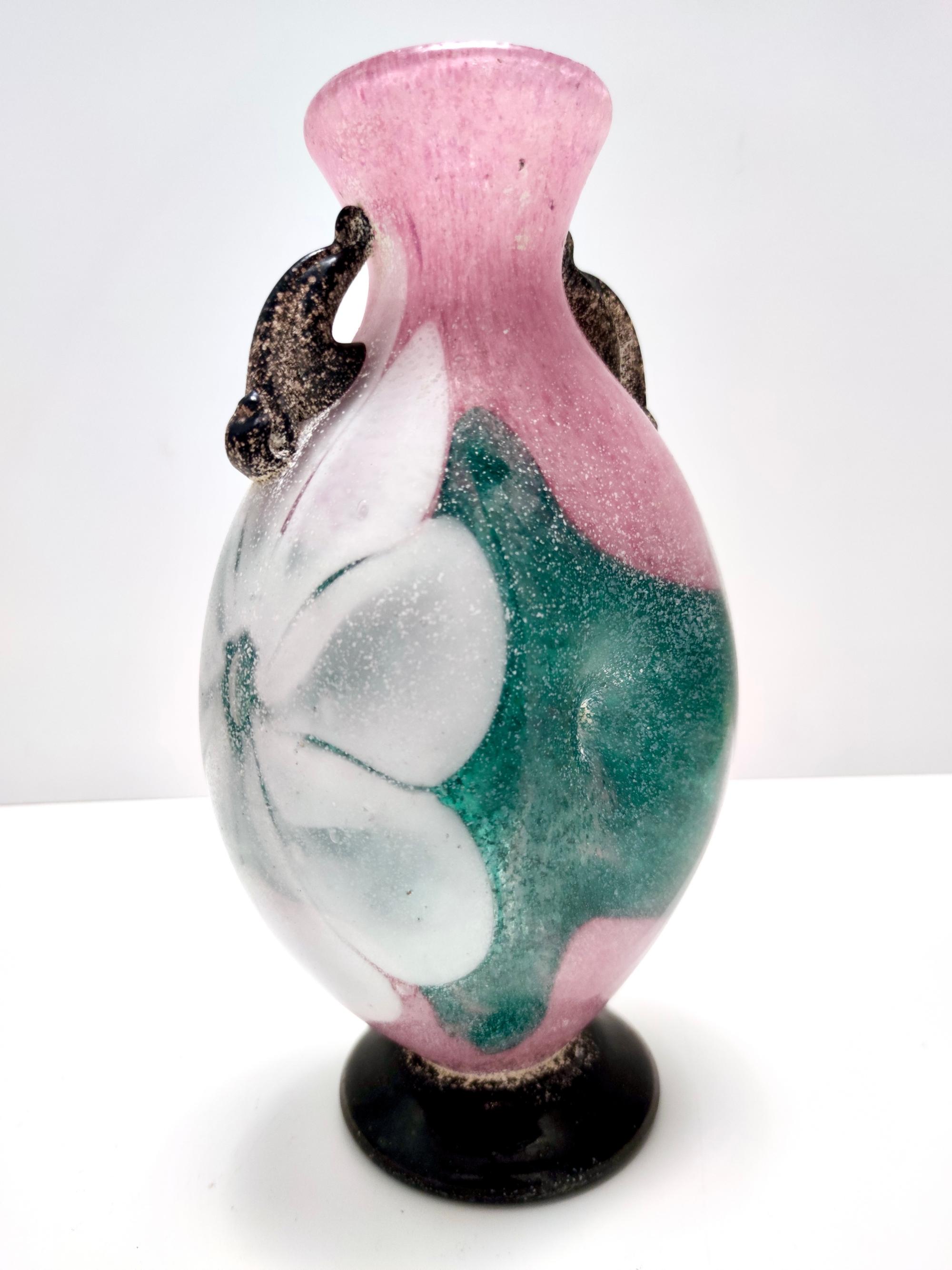 Postmodern Pink, Green and White Hand Blown Scavo Glass Vase, Murano, Italy In Excellent Condition For Sale In Bresso, Lombardy