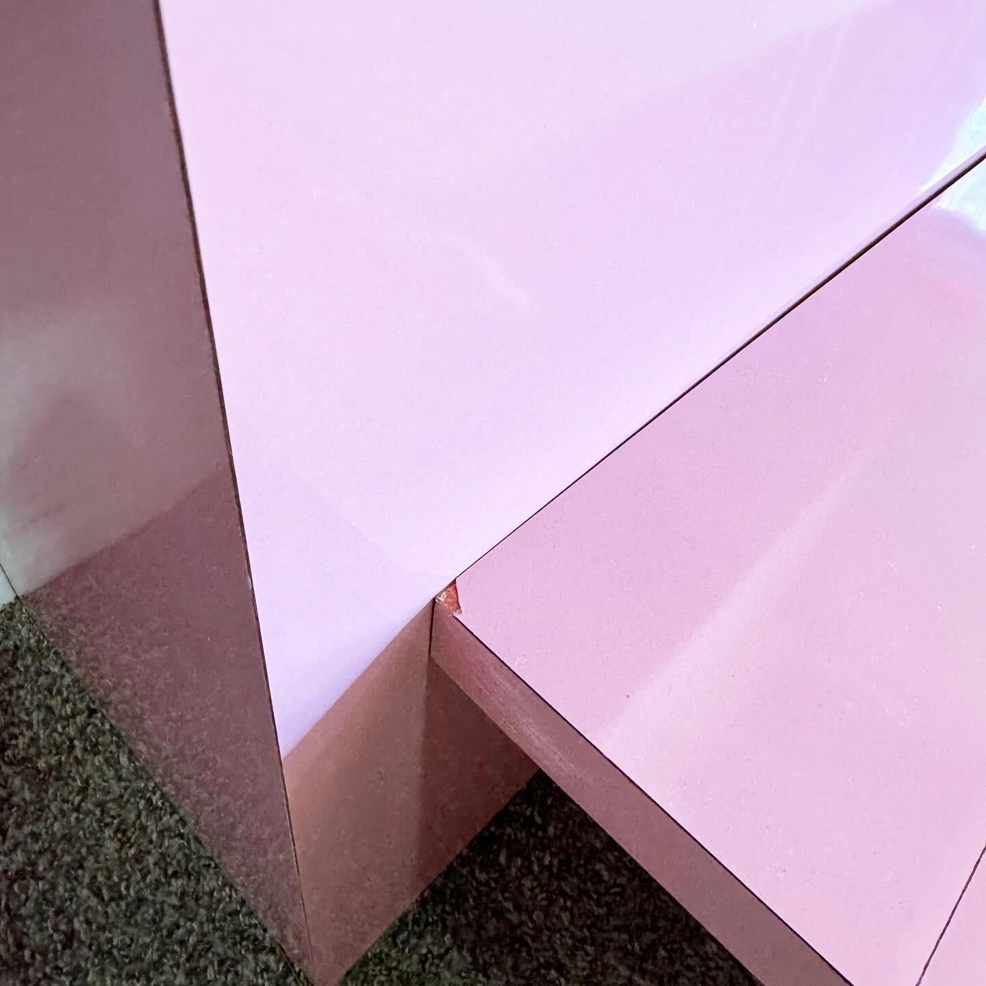 Postmodernes Plateaubett und Kopfteil aus rosa lackiertem Laminat in King Size in King Size im Angebot 3