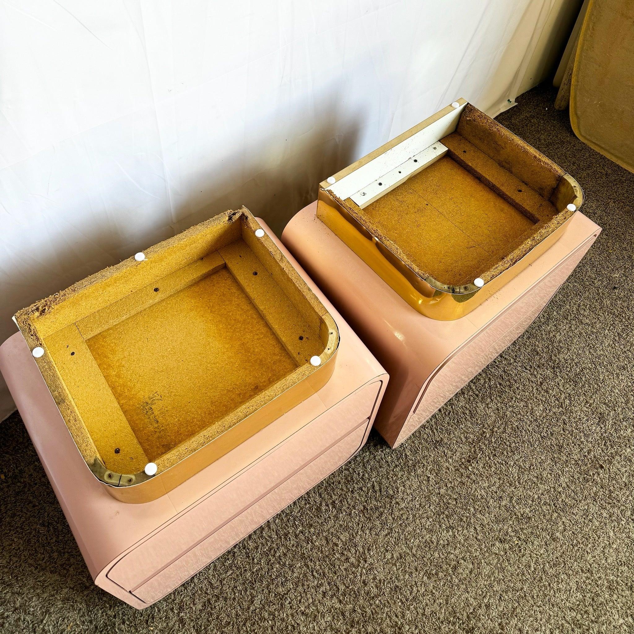 Comodini a cascata postmoderni in laminato laccato rosa con base dorata - una coppia 2