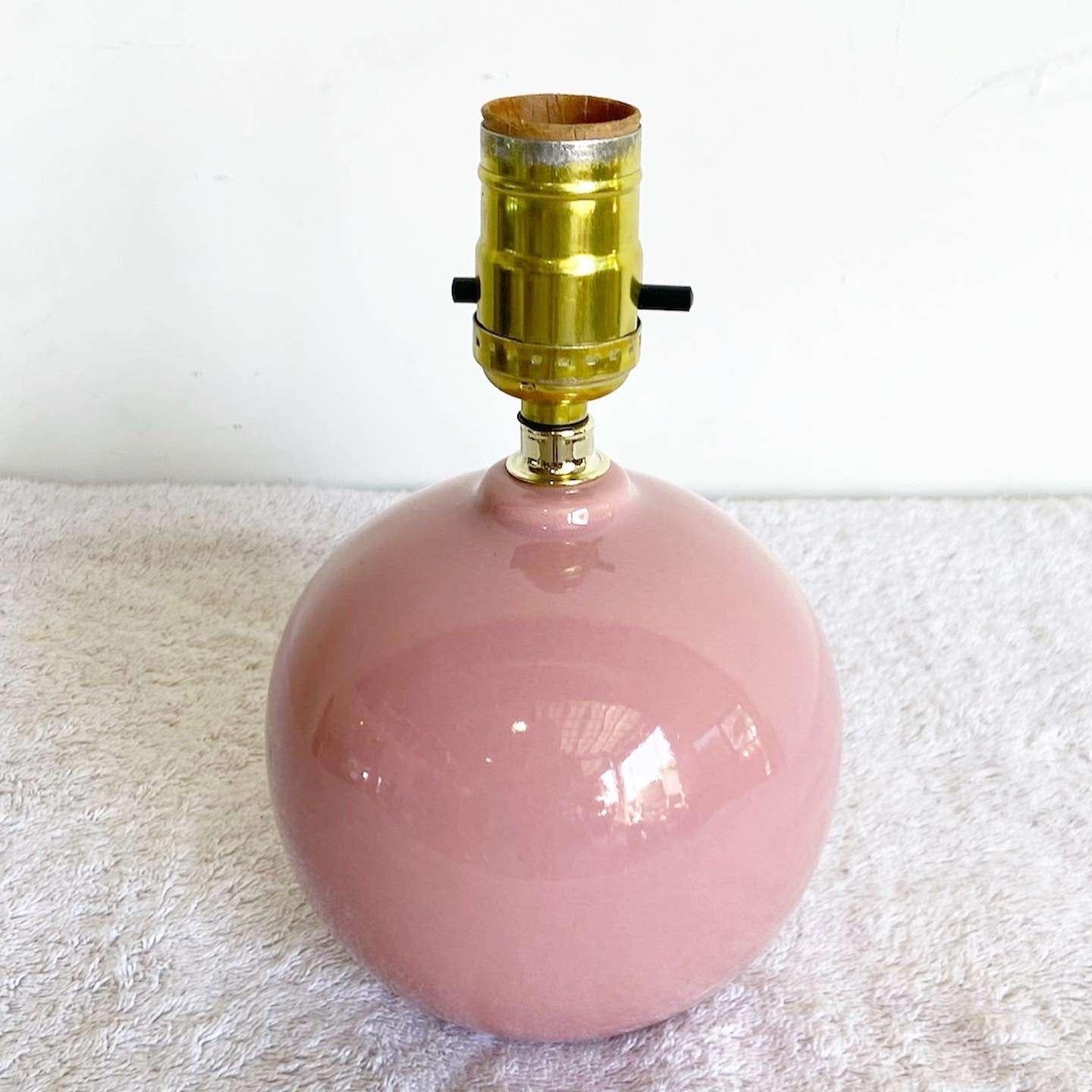 Postmodern Pink Mauve Glossed Spherical Table Lamp In Good Condition For Sale In Delray Beach, FL