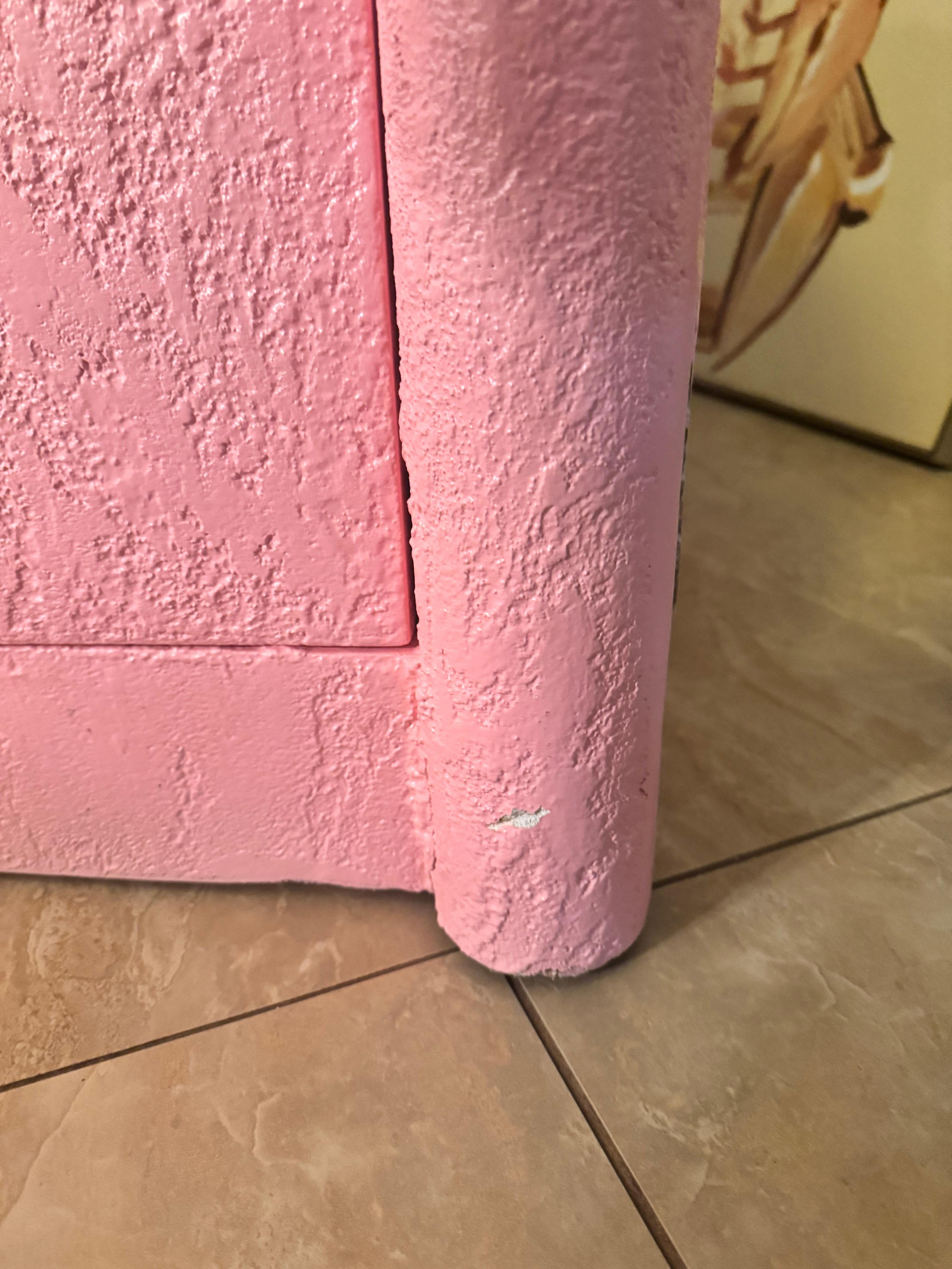 Credenza postmoderna con finitura a stucco rosa in vendita 6