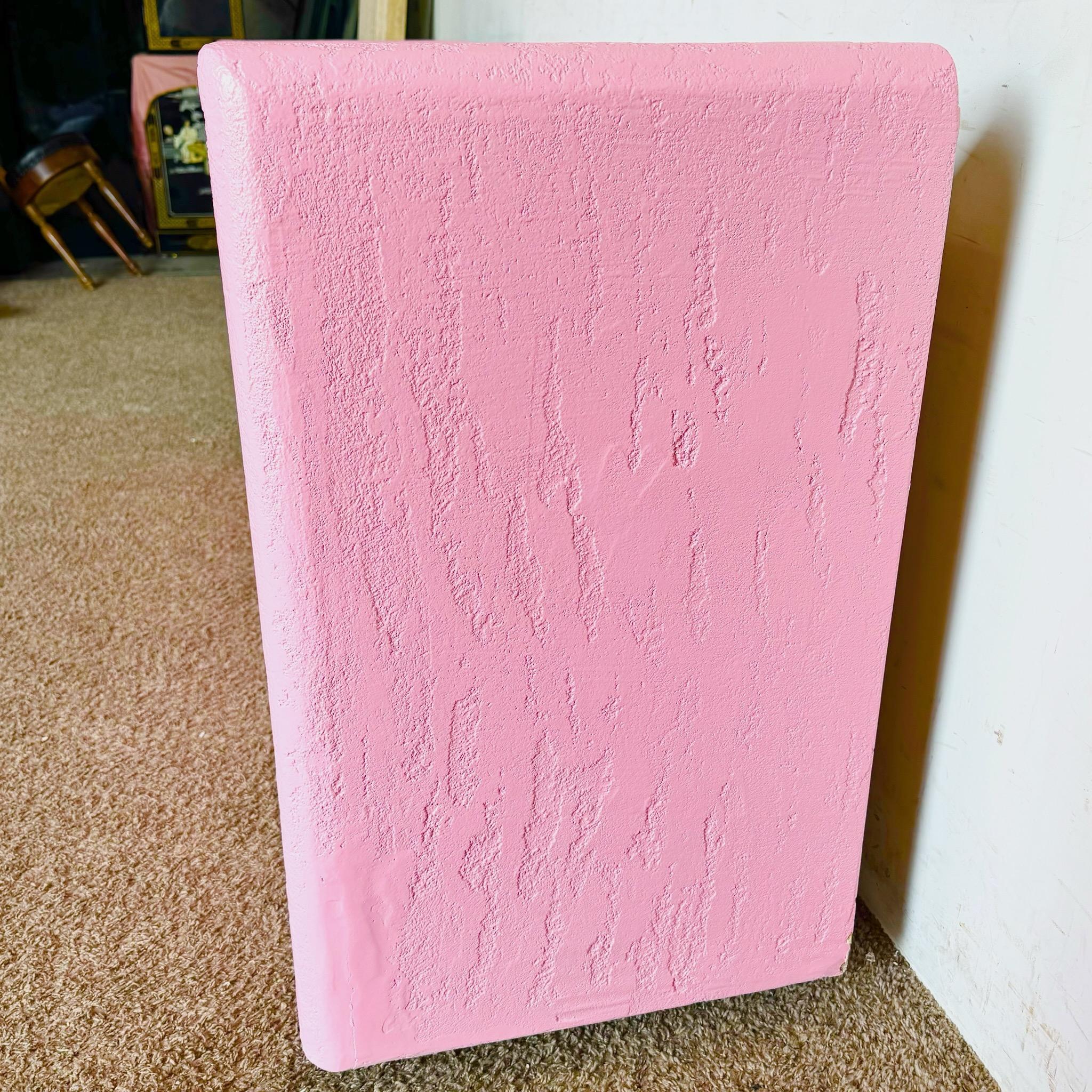 Credenza postmoderna con finitura a stucco rosa in vendita 1