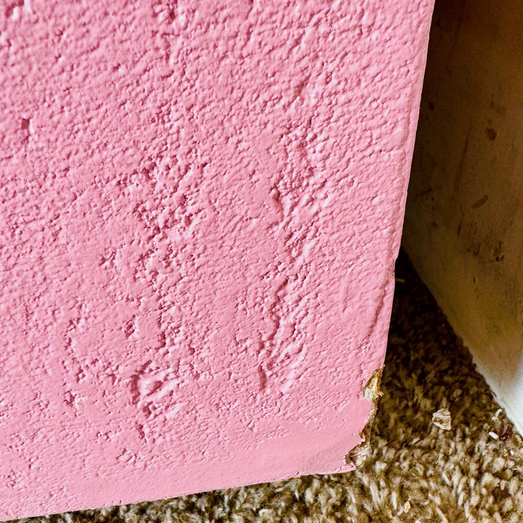 Credenza postmoderna con finitura a stucco rosa in vendita 2