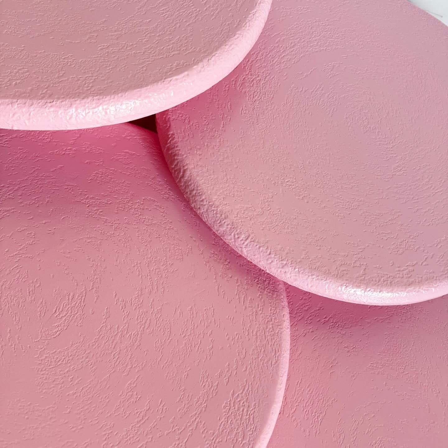 Postmodern Pink Textures Circular Mushroom Nesting Tables - Set of 4 In Good Condition For Sale In Delray Beach, FL
